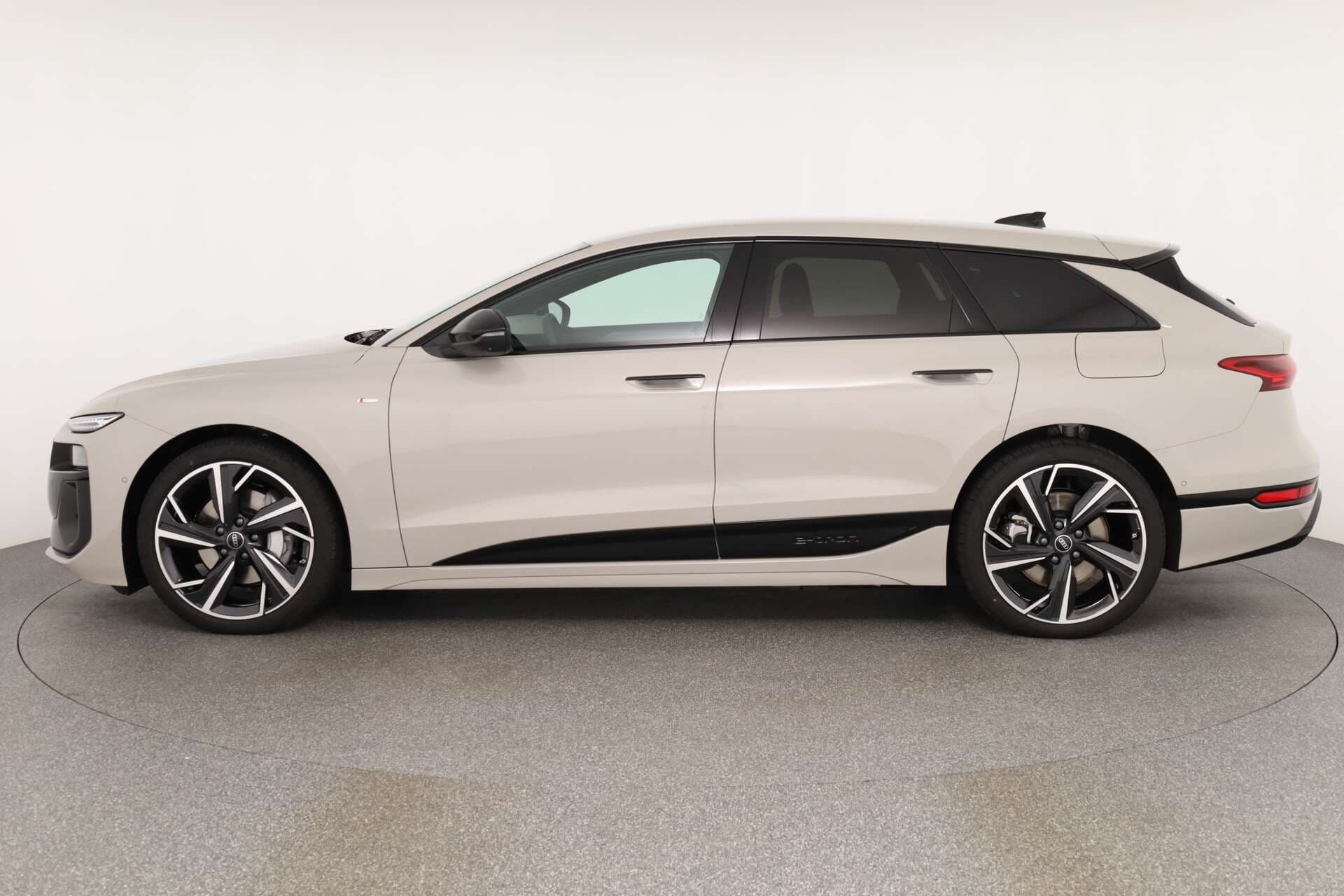 AUDI A6 Avant e-tron, photo 4 sur 17