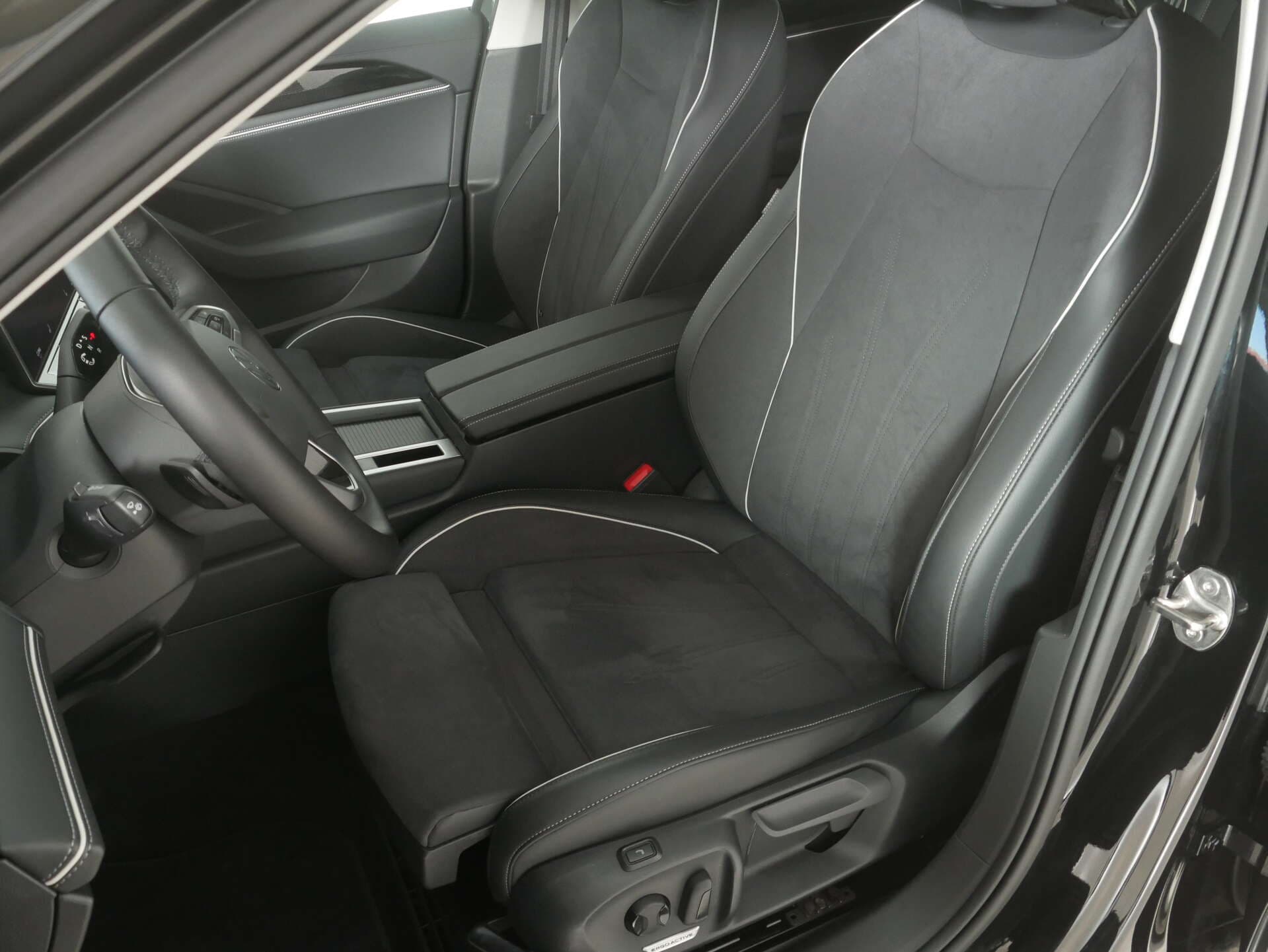 VOLKSWAGEN Passat, photo 13 sur 17