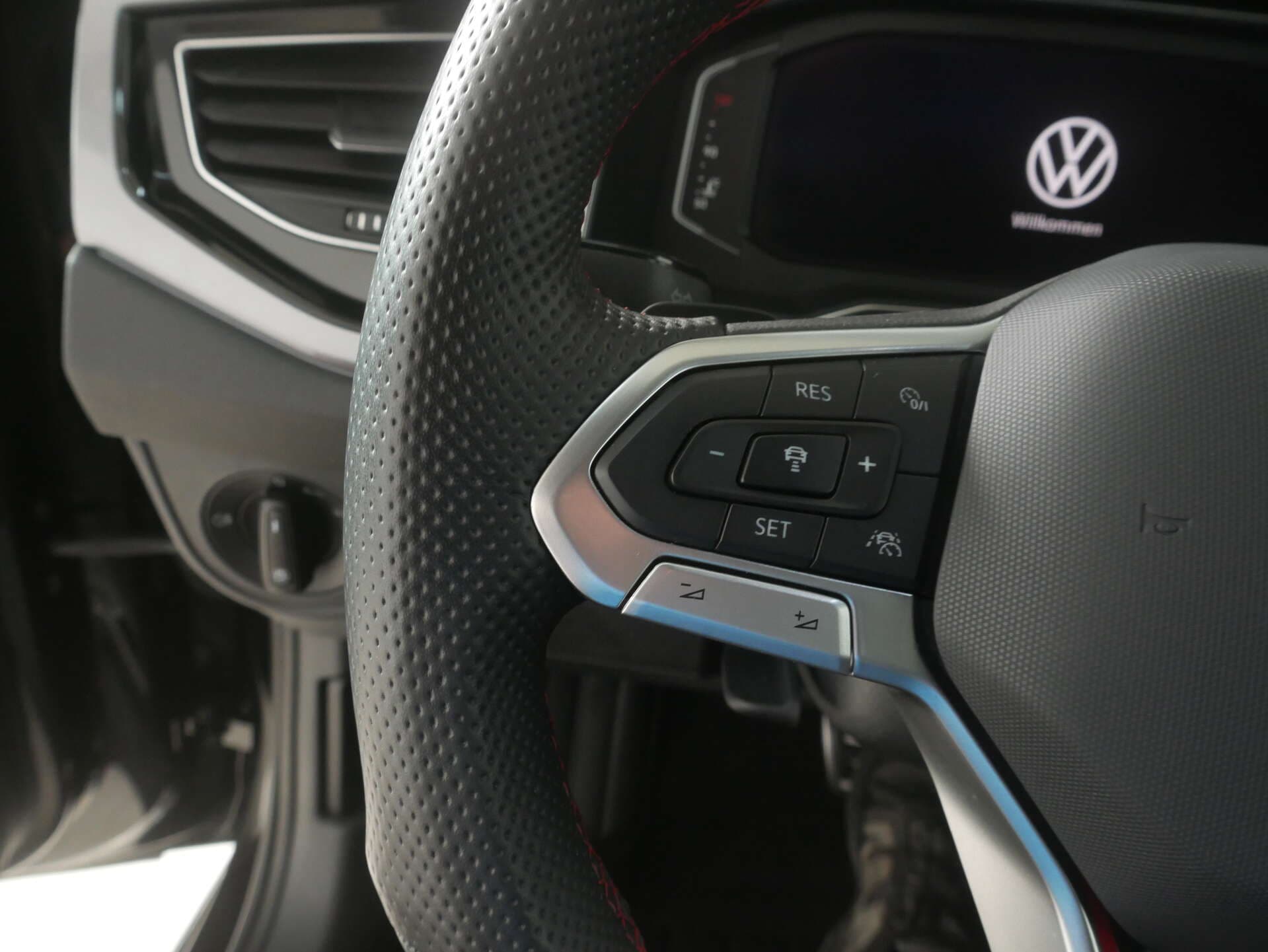 VOLKSWAGEN Polo, photo 9 sur 17