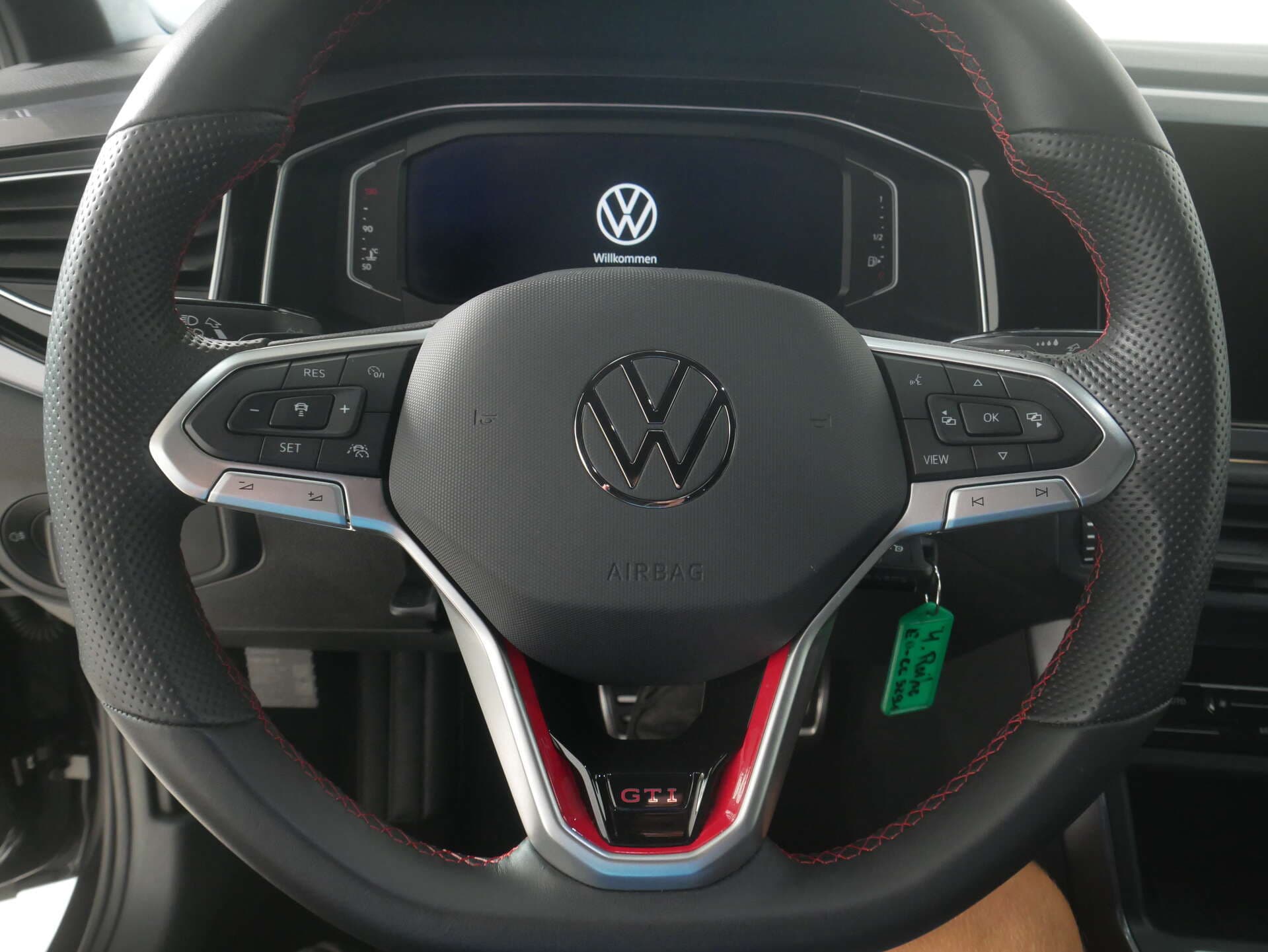 VOLKSWAGEN Polo, photo 8 sur 17
