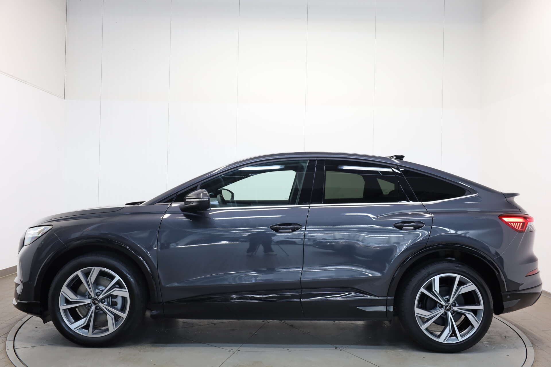 AUDI Q4 e-tron Sportback, photo 4 sur 17