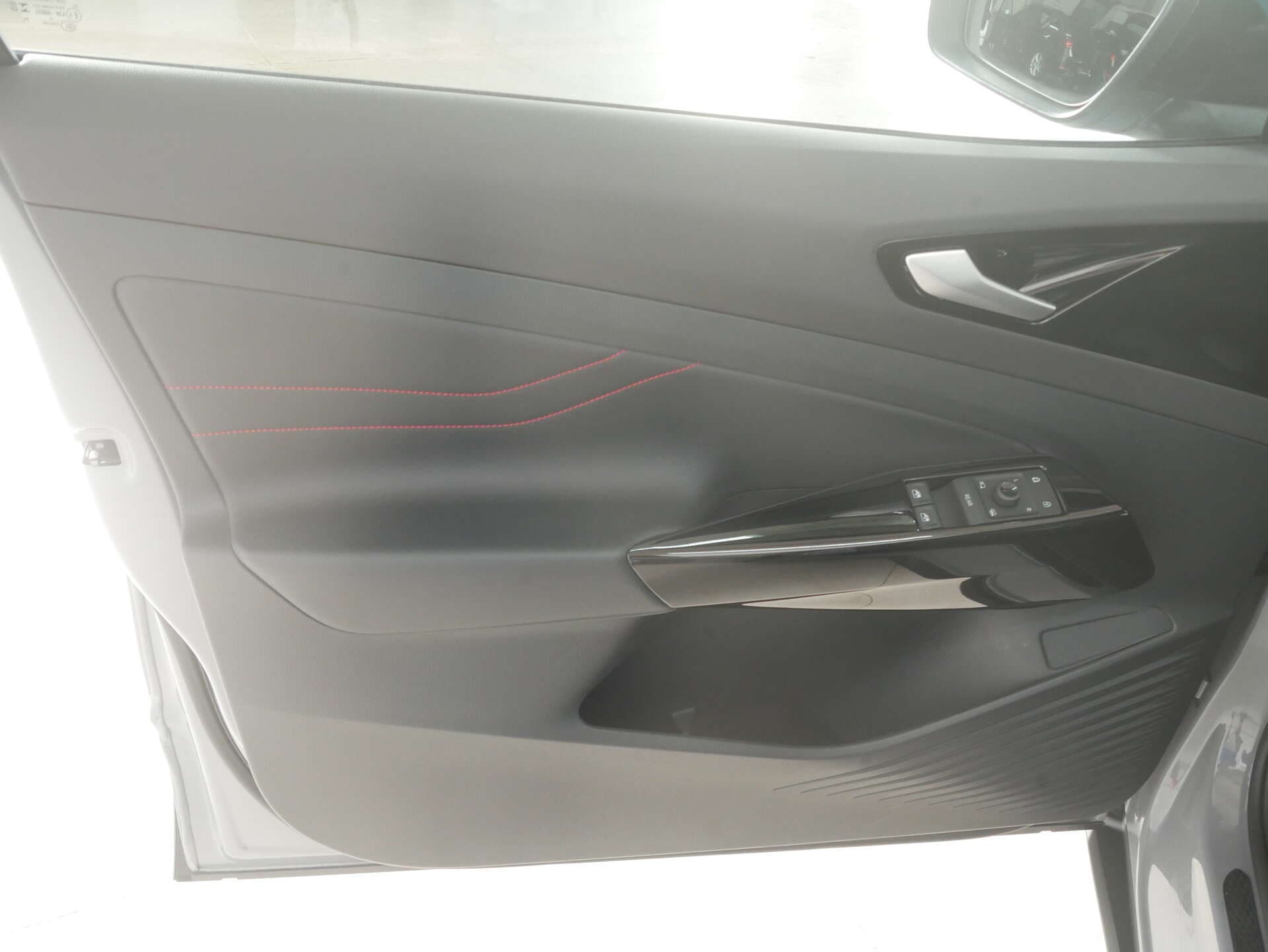 VOLKSWAGEN ID.4, photo 13 sur 17