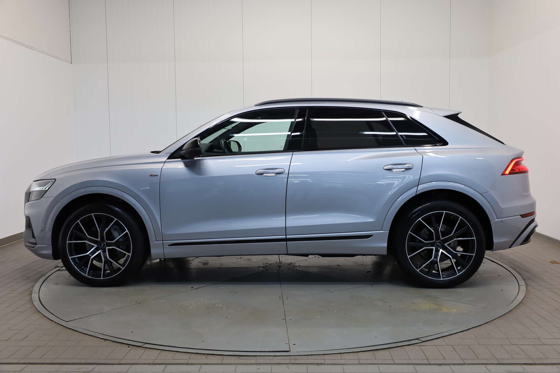AUDI Q8, photo 4 sur 17