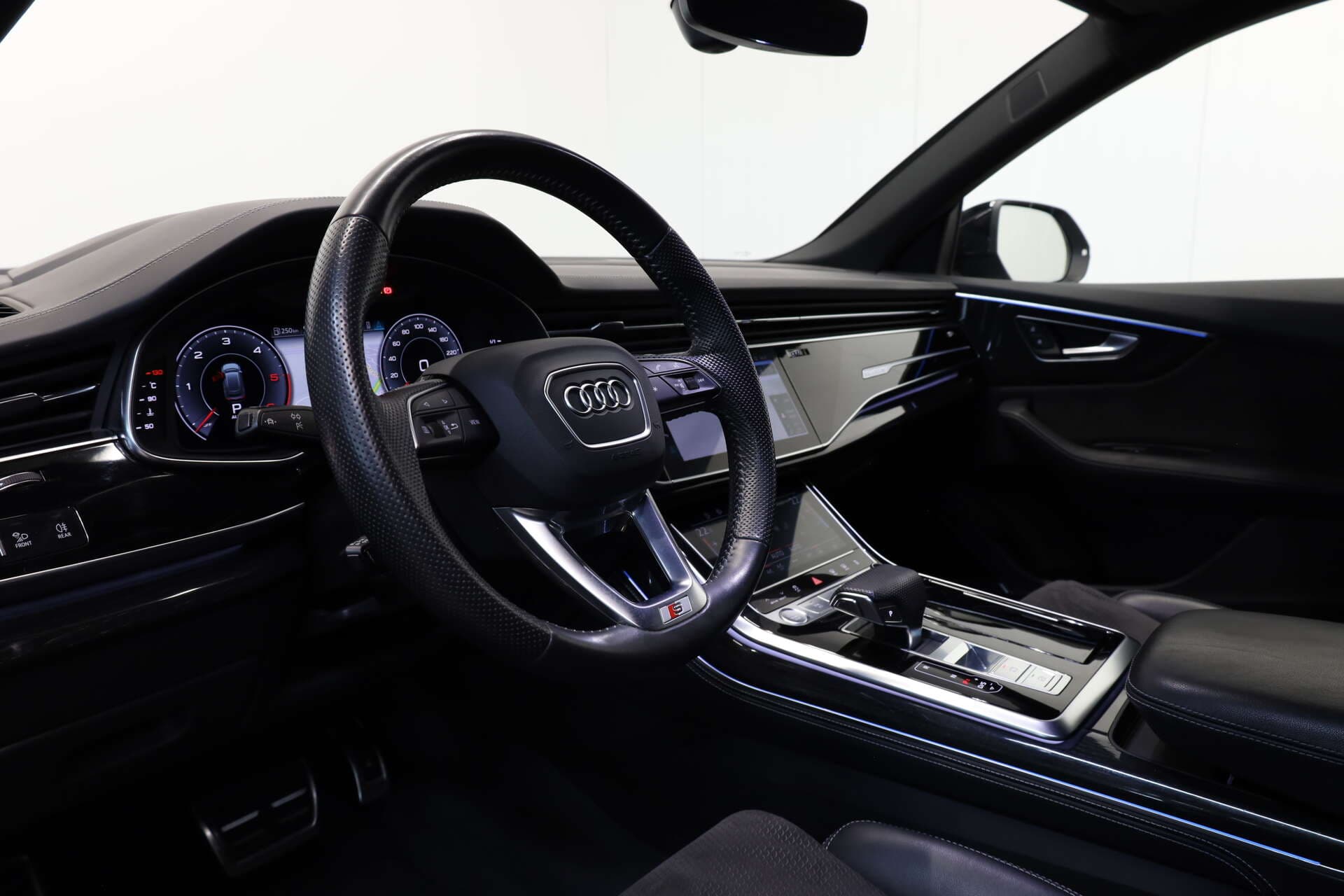 AUDI Q8, photo 8 sur 17