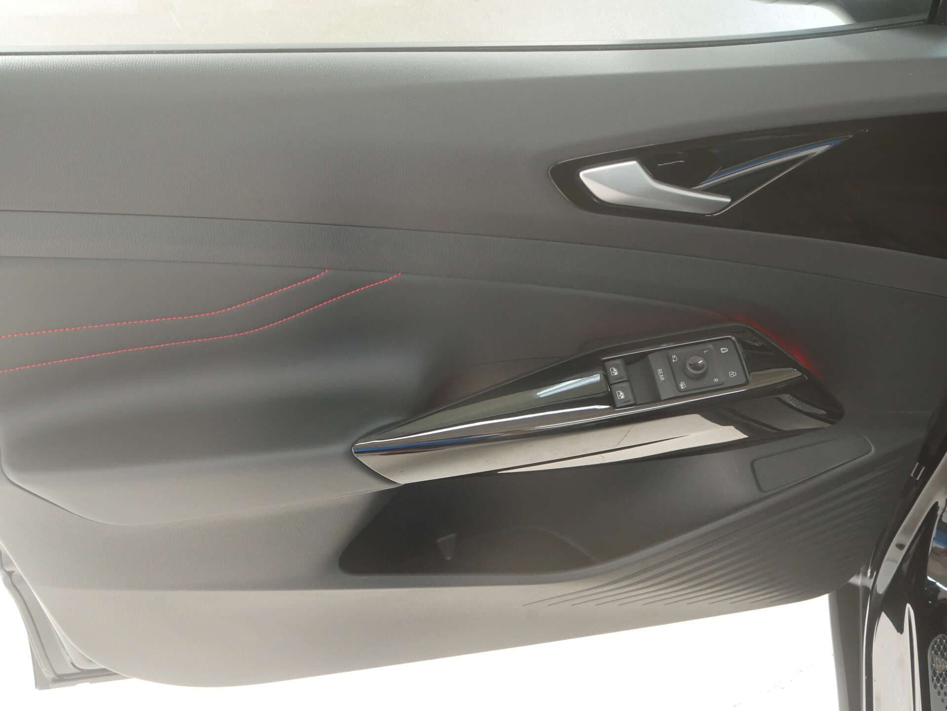 VOLKSWAGEN ID.5, photo 14 sur 17