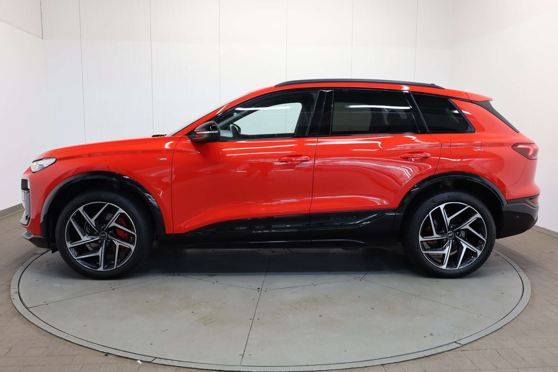 AUDI Q6 SUV, photo 4 sur 17