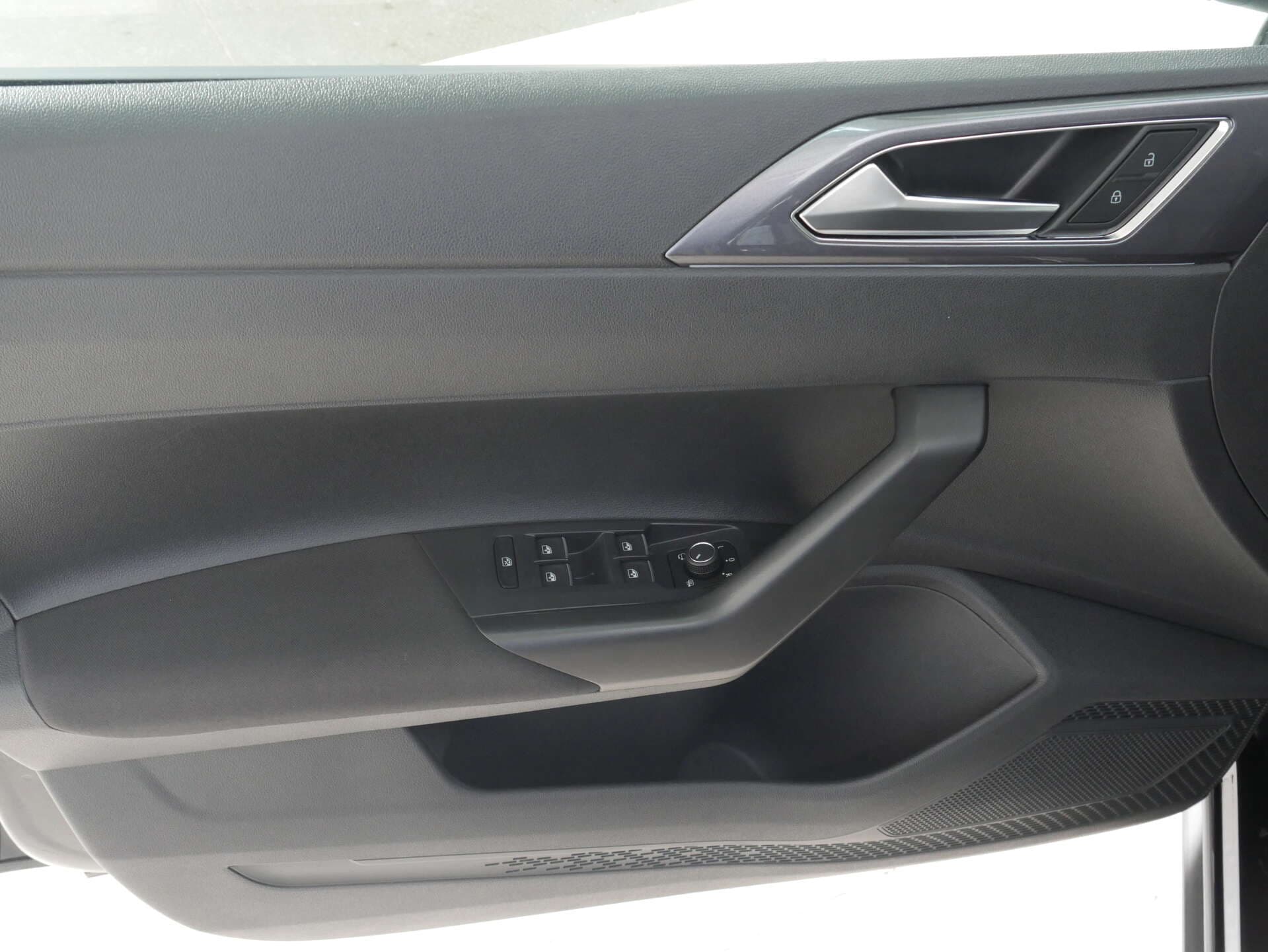 VOLKSWAGEN Polo, photo 14 sur 17