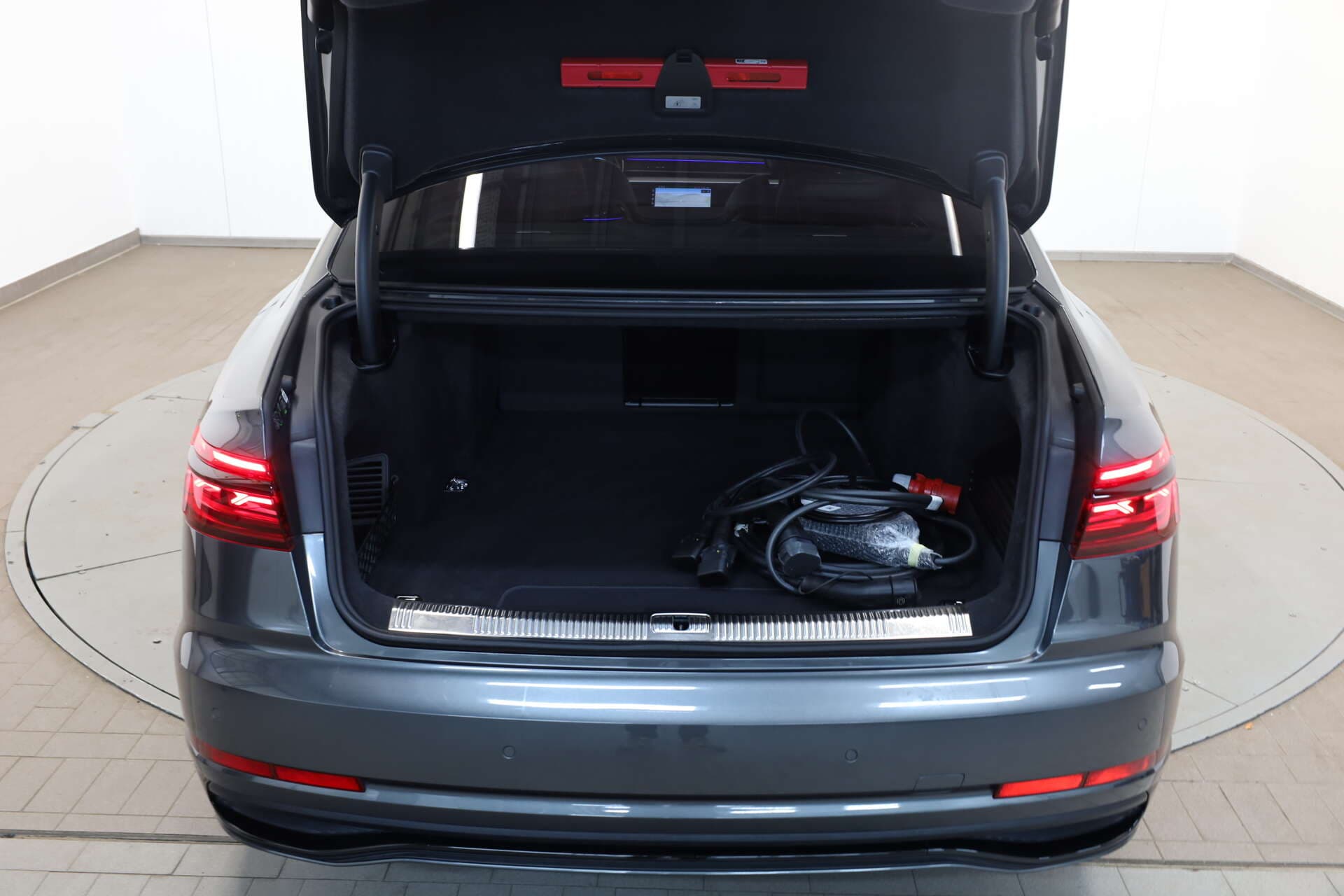AUDI A8 L, photo 11 sur 17