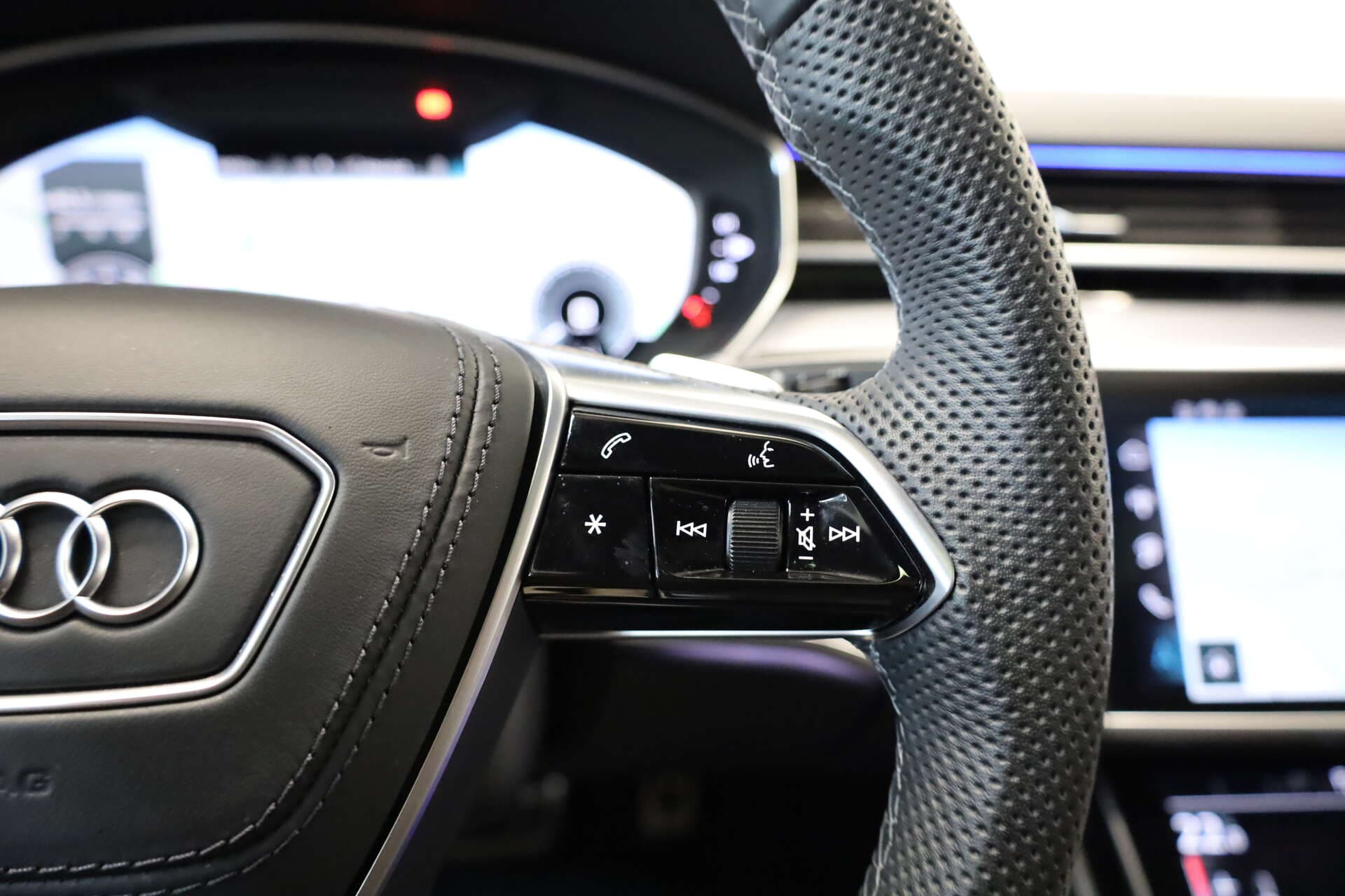 AUDI A8 L, photo 15 sur 17