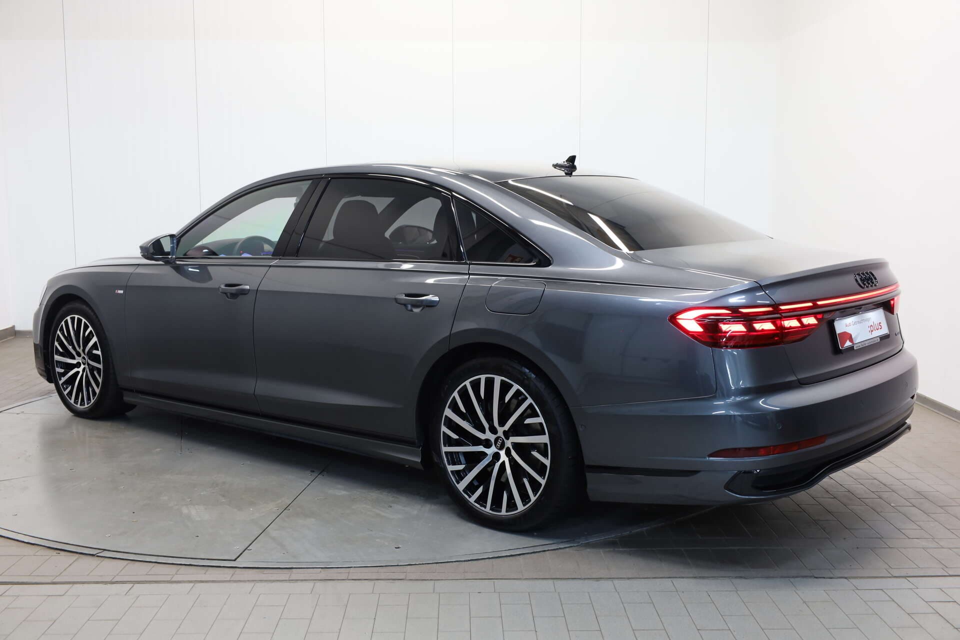 AUDI A8 L, photo 3 sur 17
