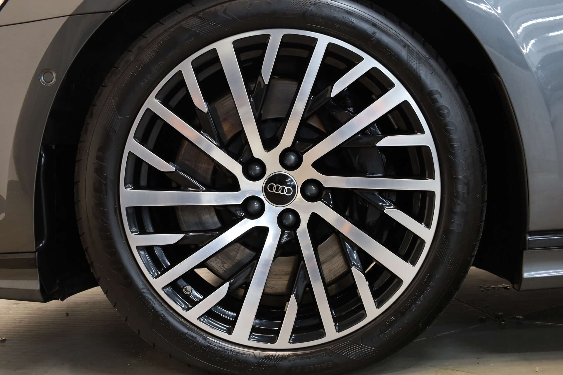 AUDI A8 L, photo 7 sur 17