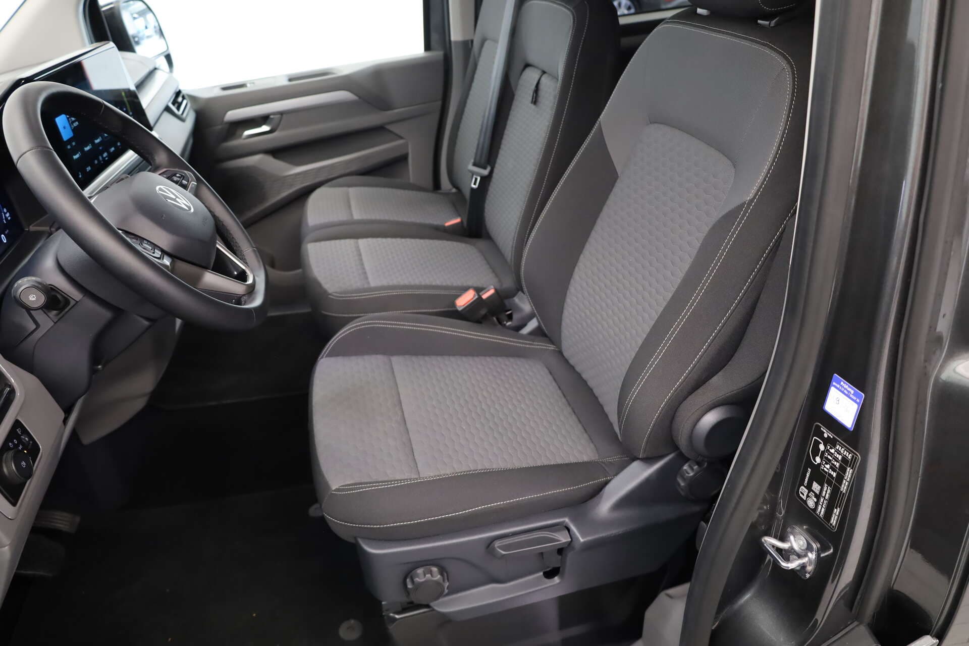 VOLKSWAGEN NUTZFAHRZEUGE T7 Caravelle, photo 6 sur 17