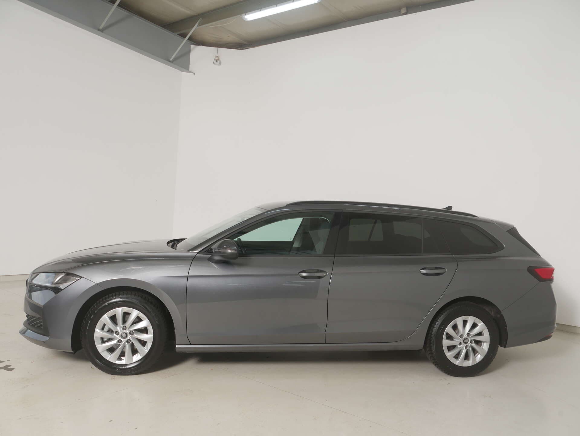 SKODA Superb Combi, photo 2 sur 17