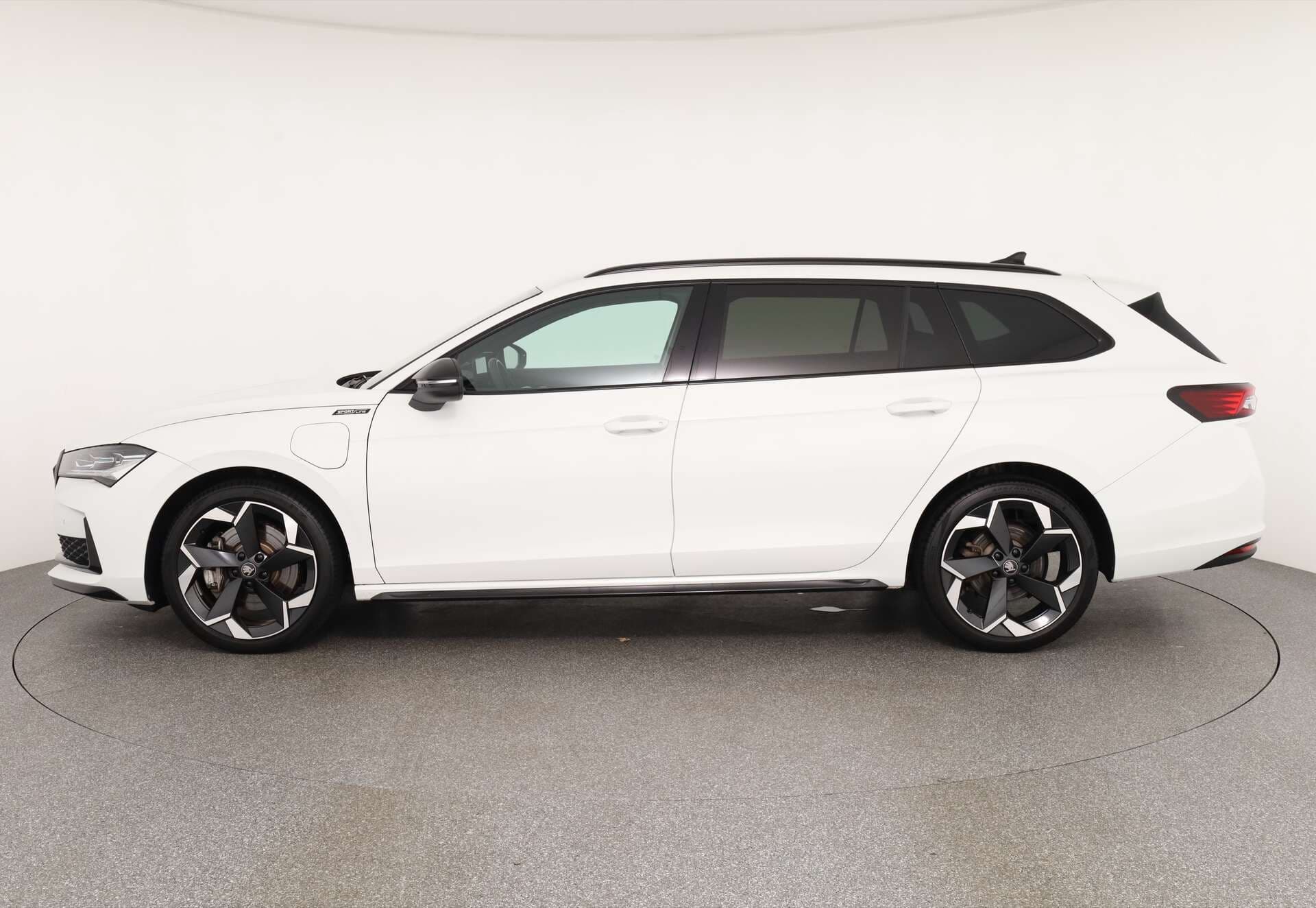 SKODA Superb Combi, photo 4 sur 17