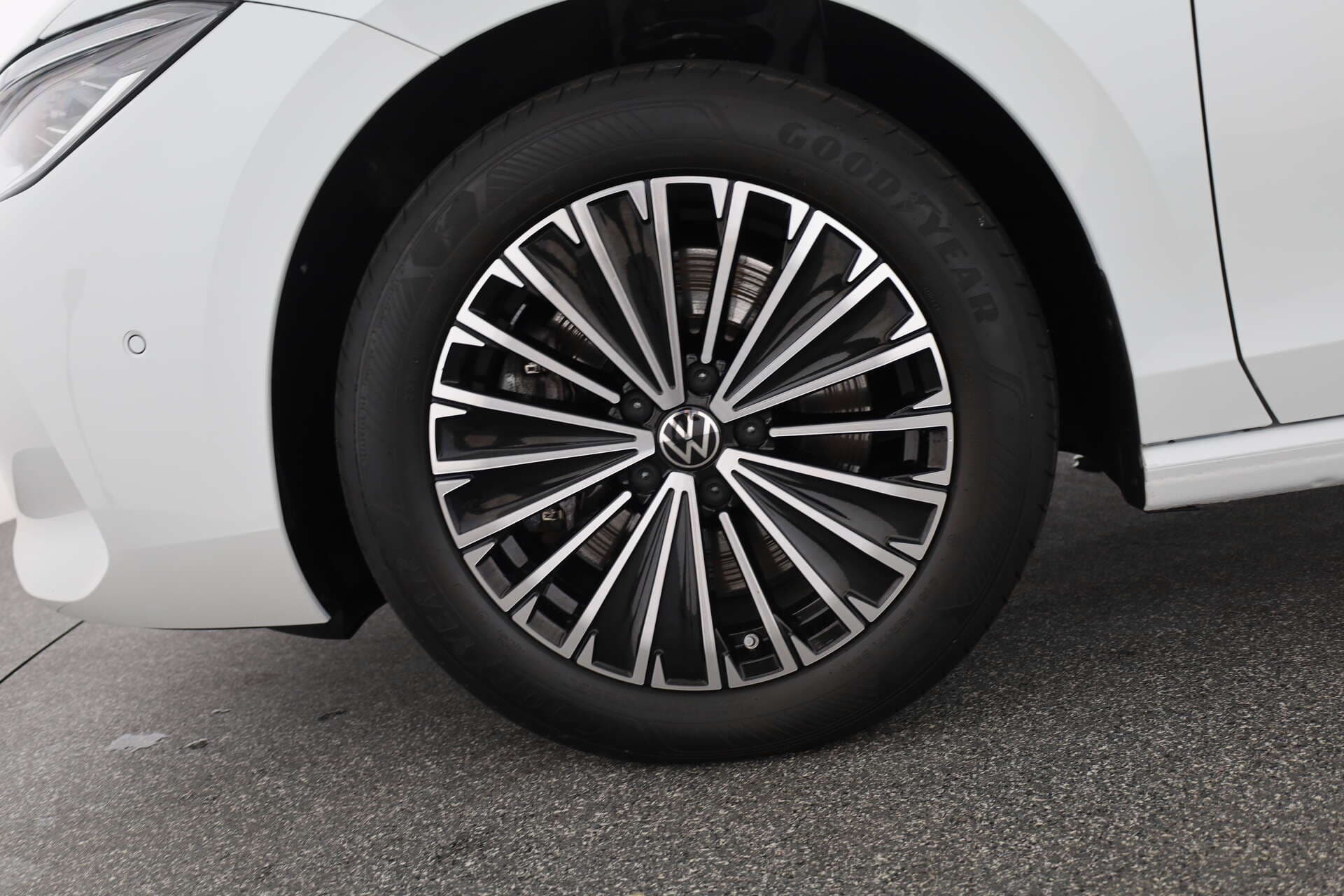 VOLKSWAGEN Passat, photo 8 sur 17