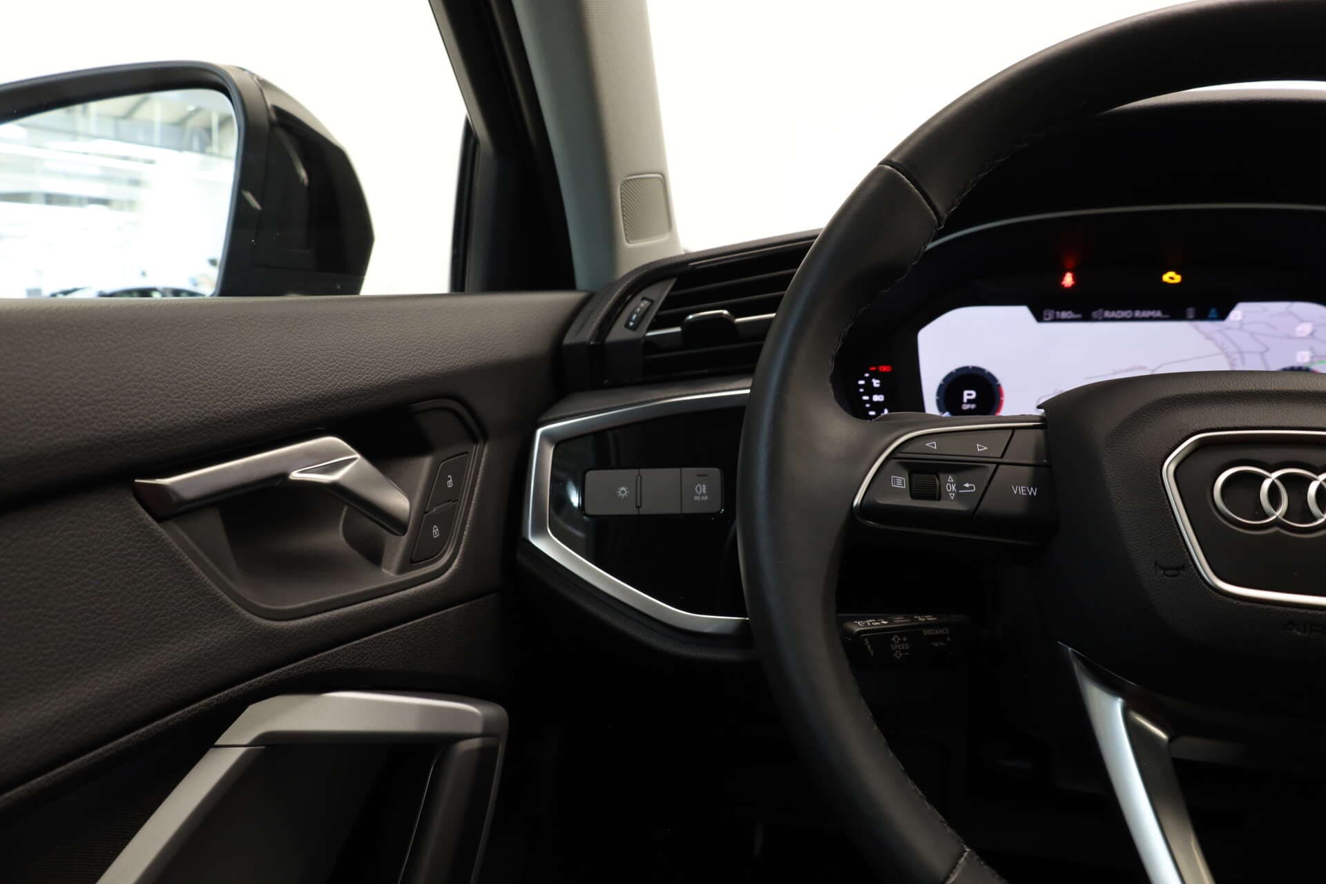 AUDI Q3, photo 14 sur 17