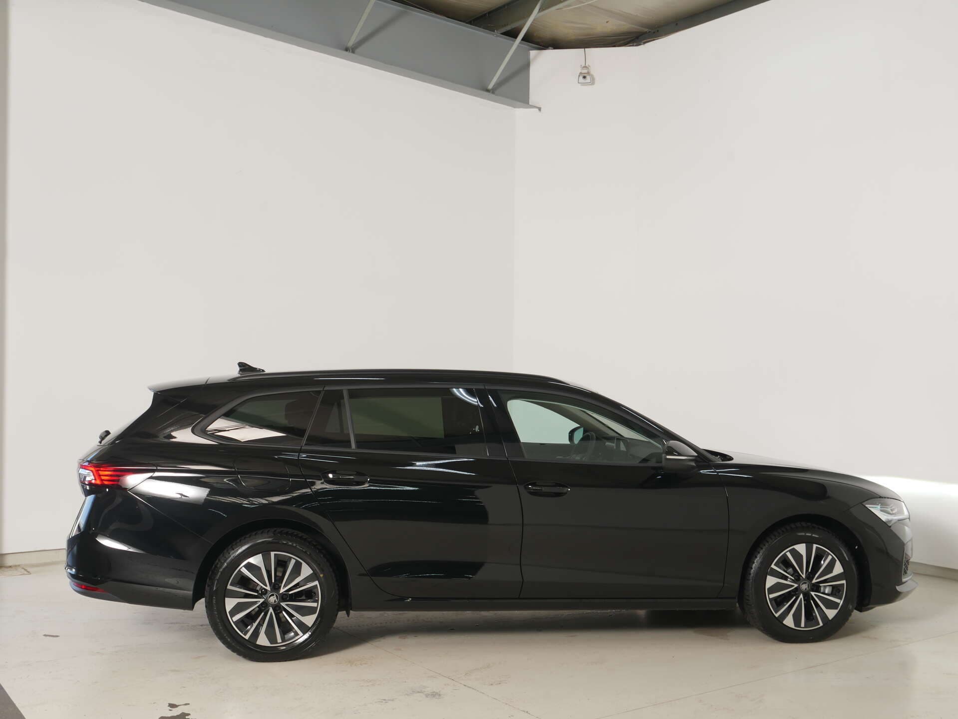 SKODA Superb Combi, photo 2 sur 17