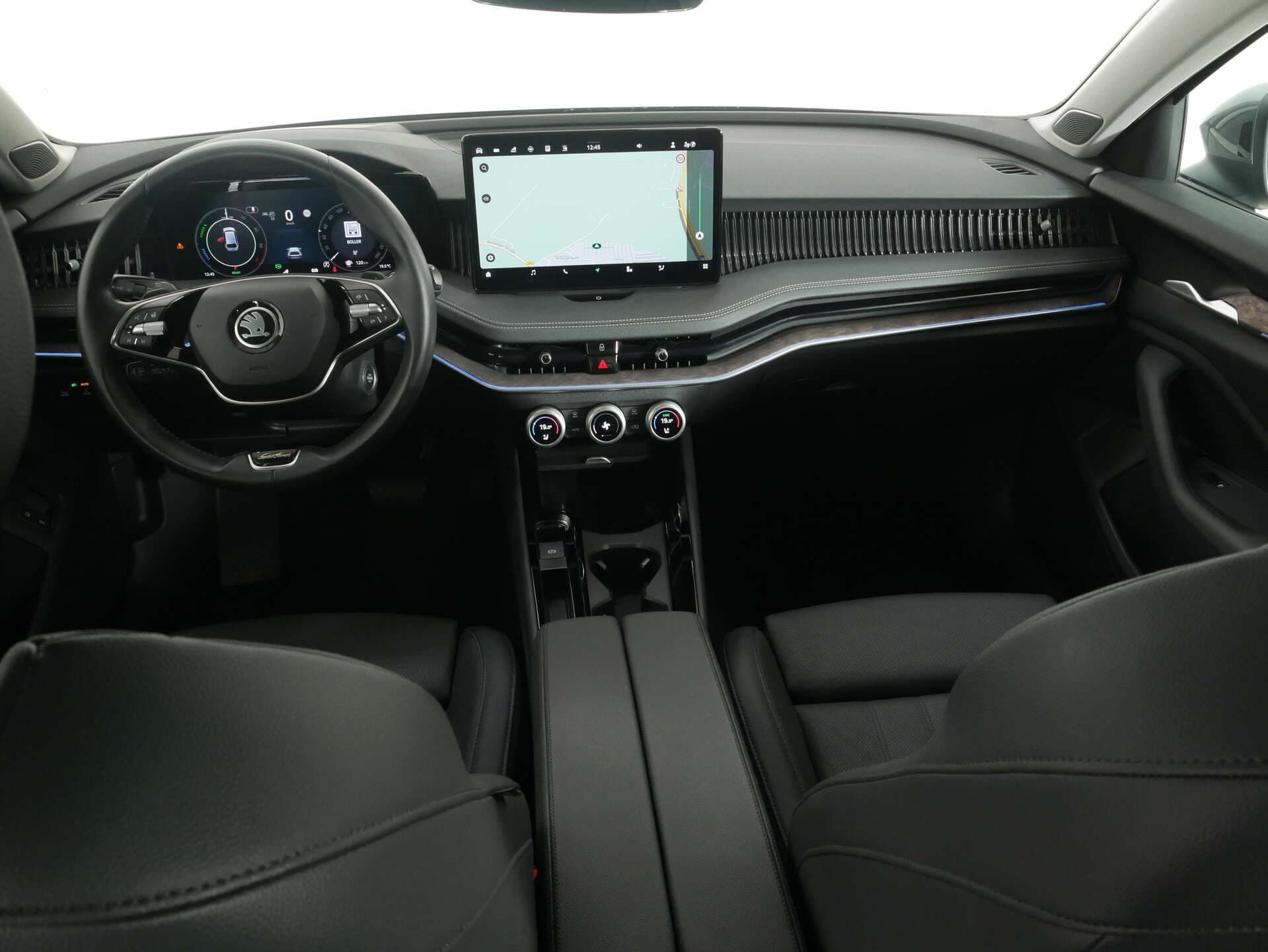 SKODA Superb Combi, photo 15 sur 17