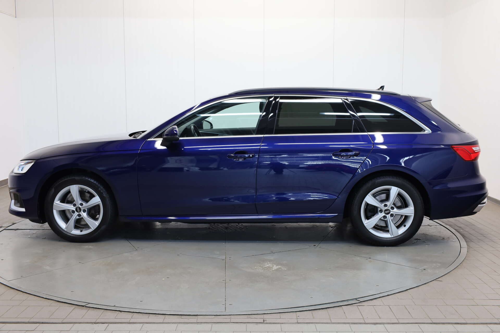 AUDI A4 Avant, photo 4 sur 17