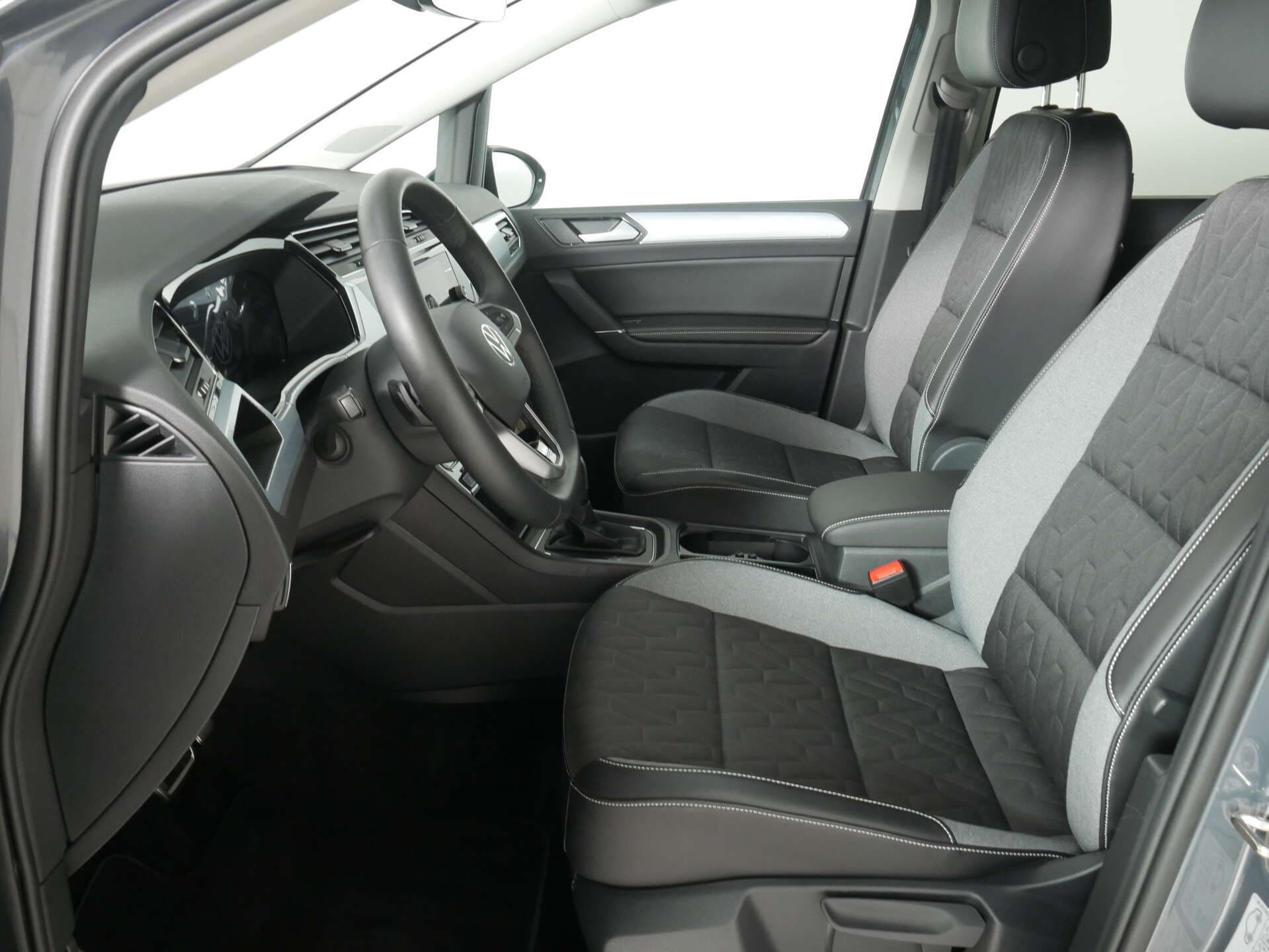 VOLKSWAGEN Touran, photo 12 sur 17
