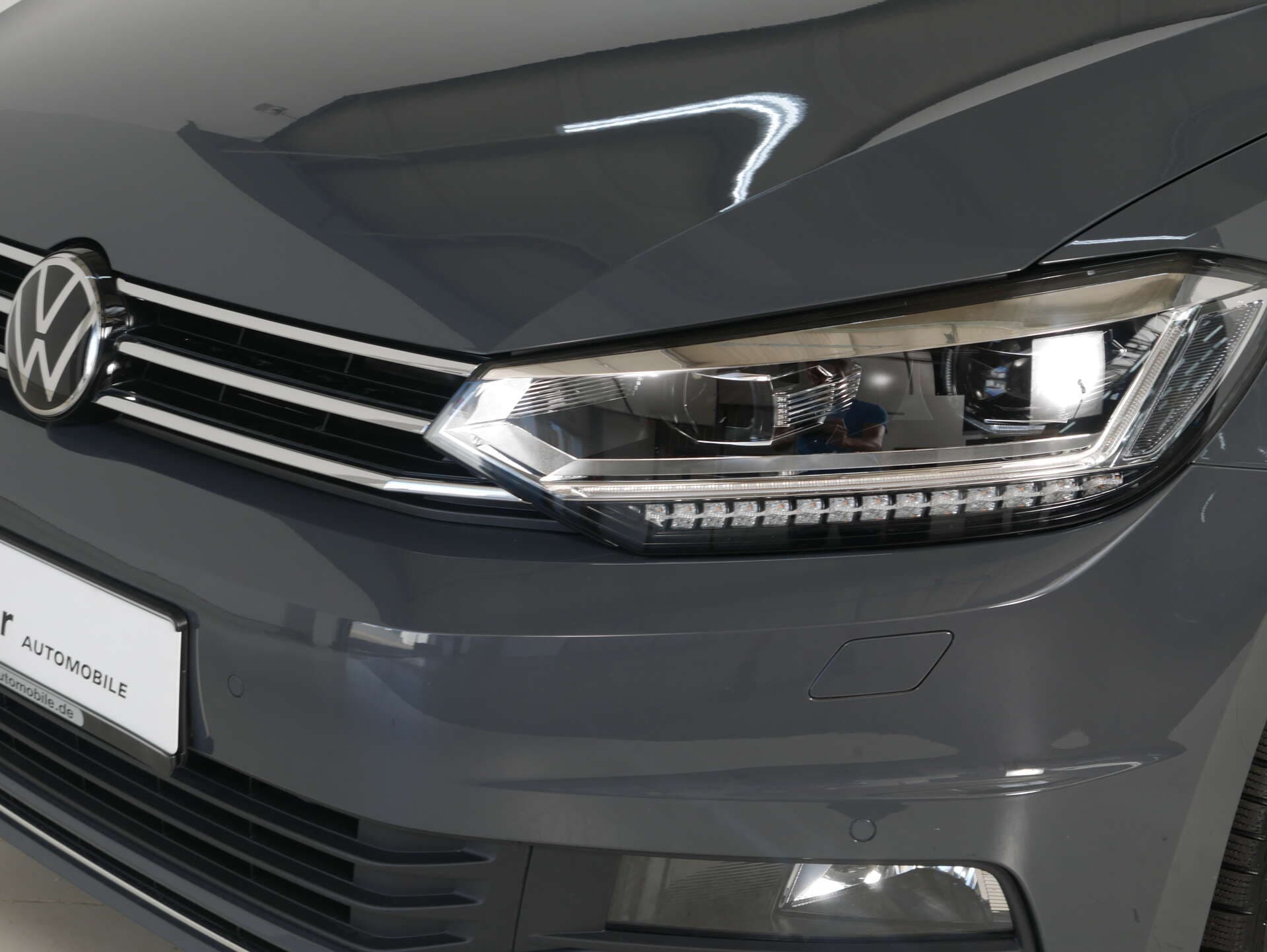 VOLKSWAGEN Touran, photo 2 sur 17