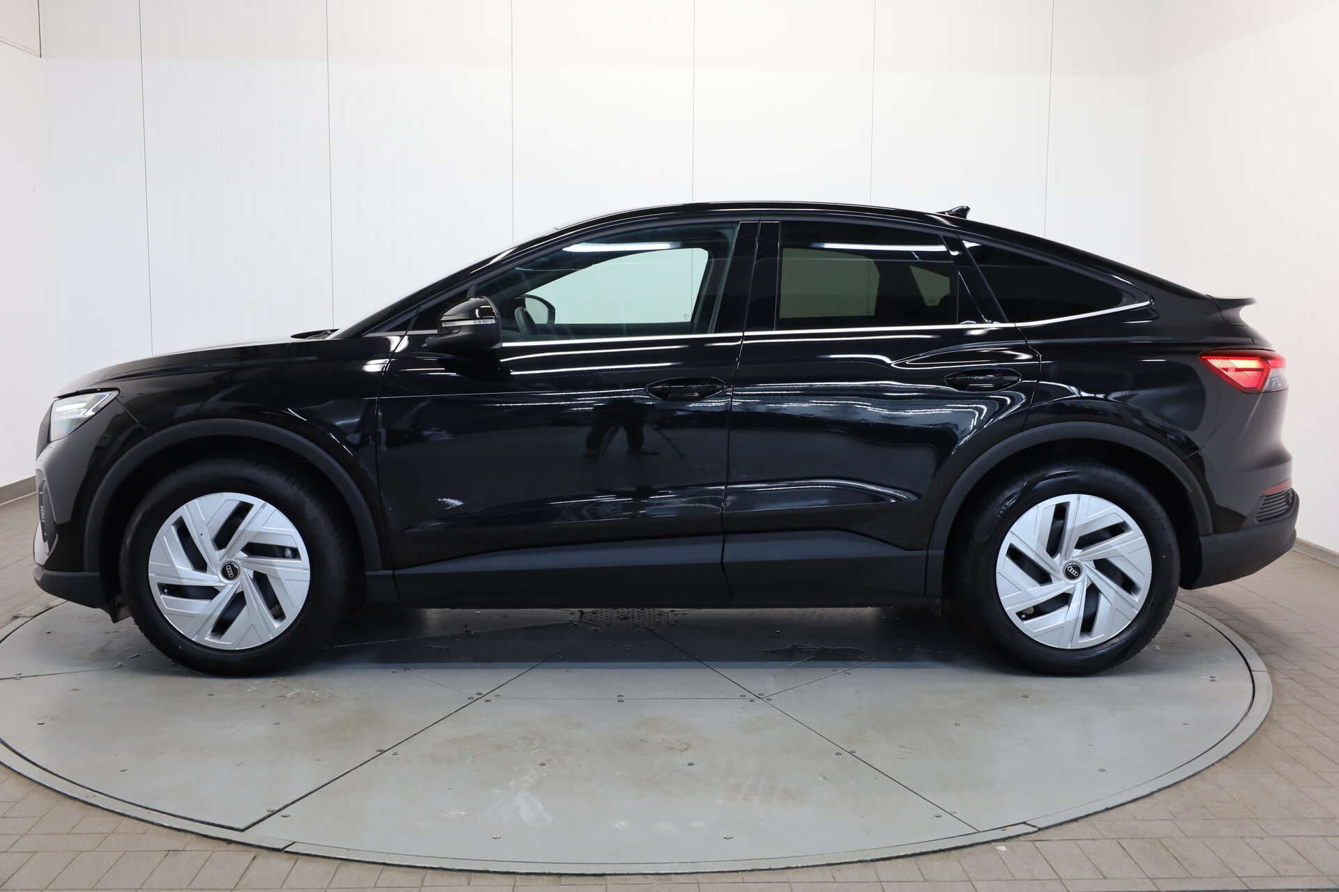 AUDI Q4 e-tron Sportback, photo 4 sur 17