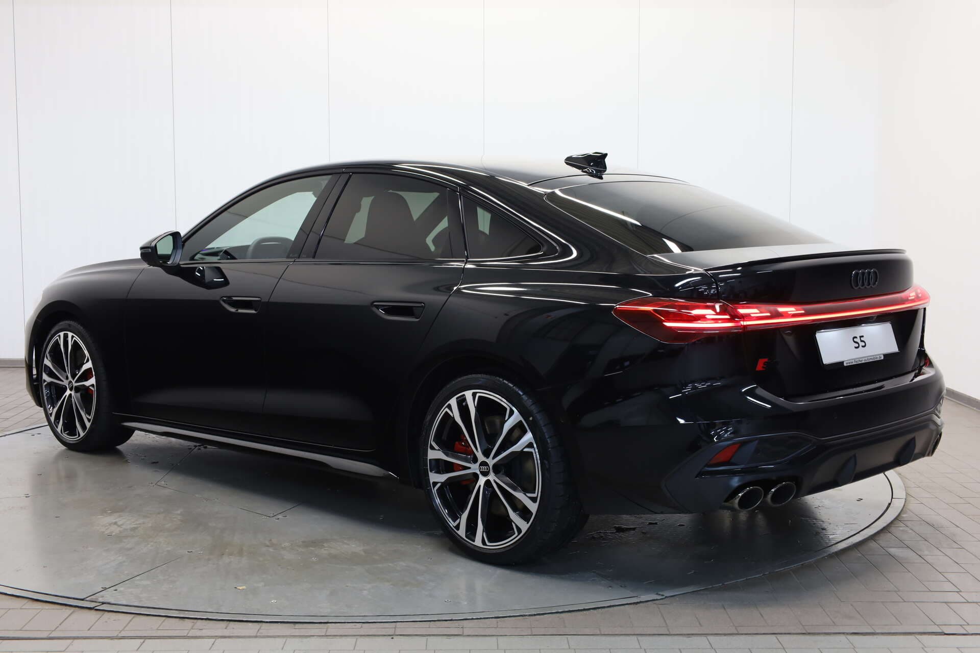 AUDI S5 Limousine, photo 3 sur 17