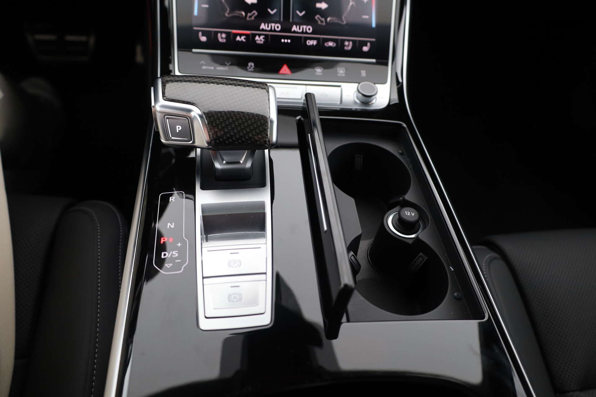 AUDI S8, photo 14 sur 17