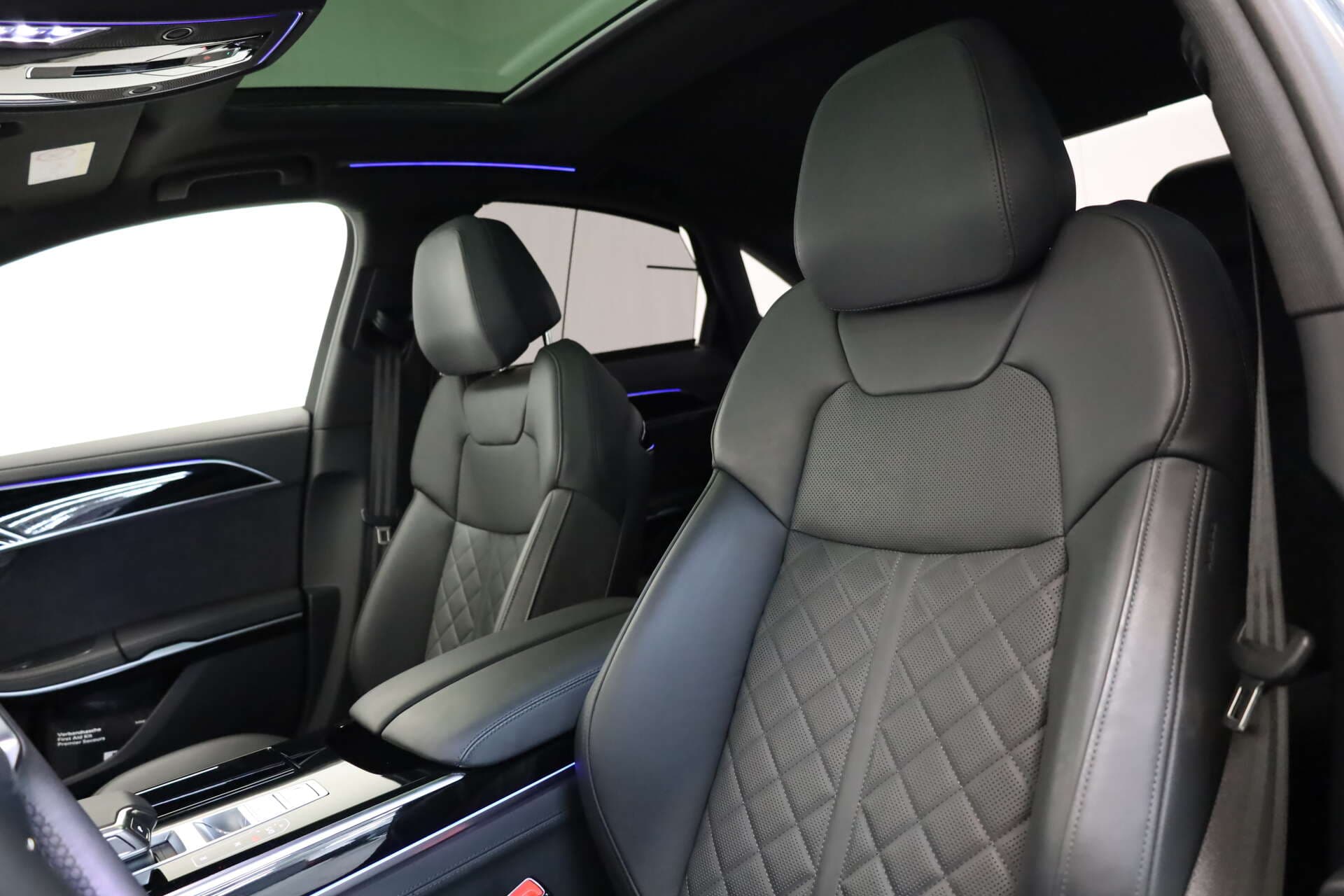 AUDI A8, photo 9 sur 17