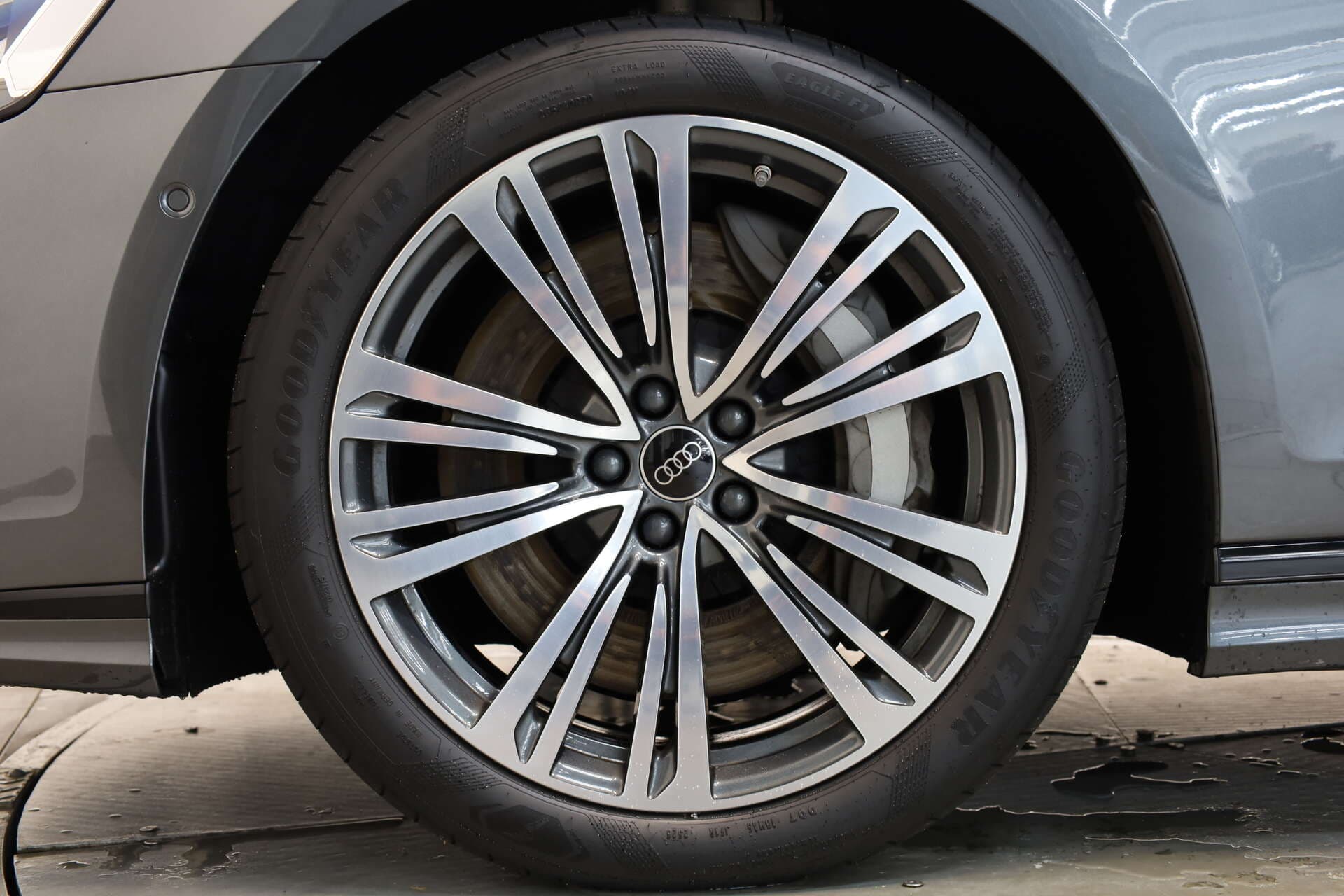 AUDI A8, photo 7 sur 17