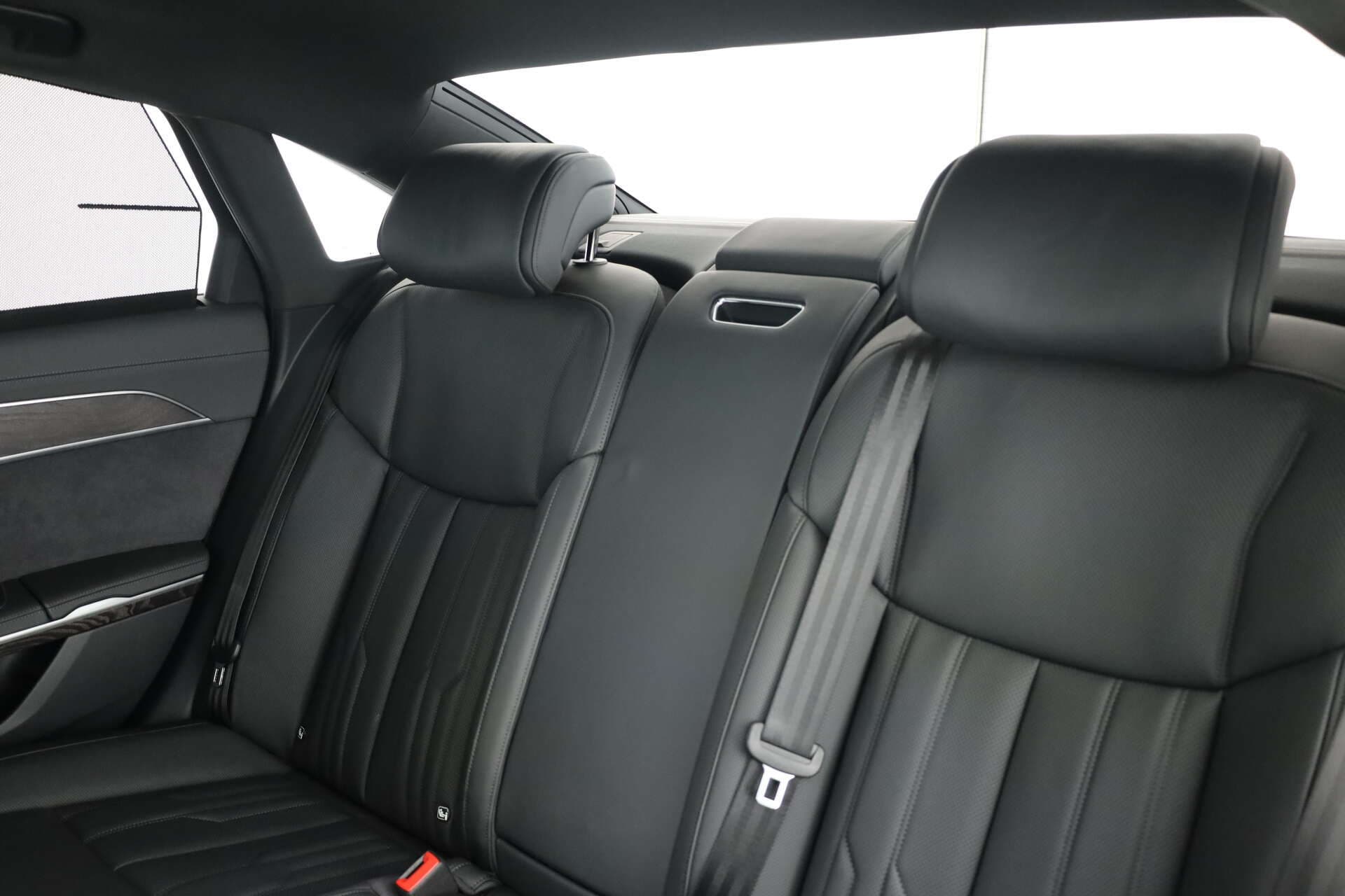 AUDI A8 L, photo 11 sur 17
