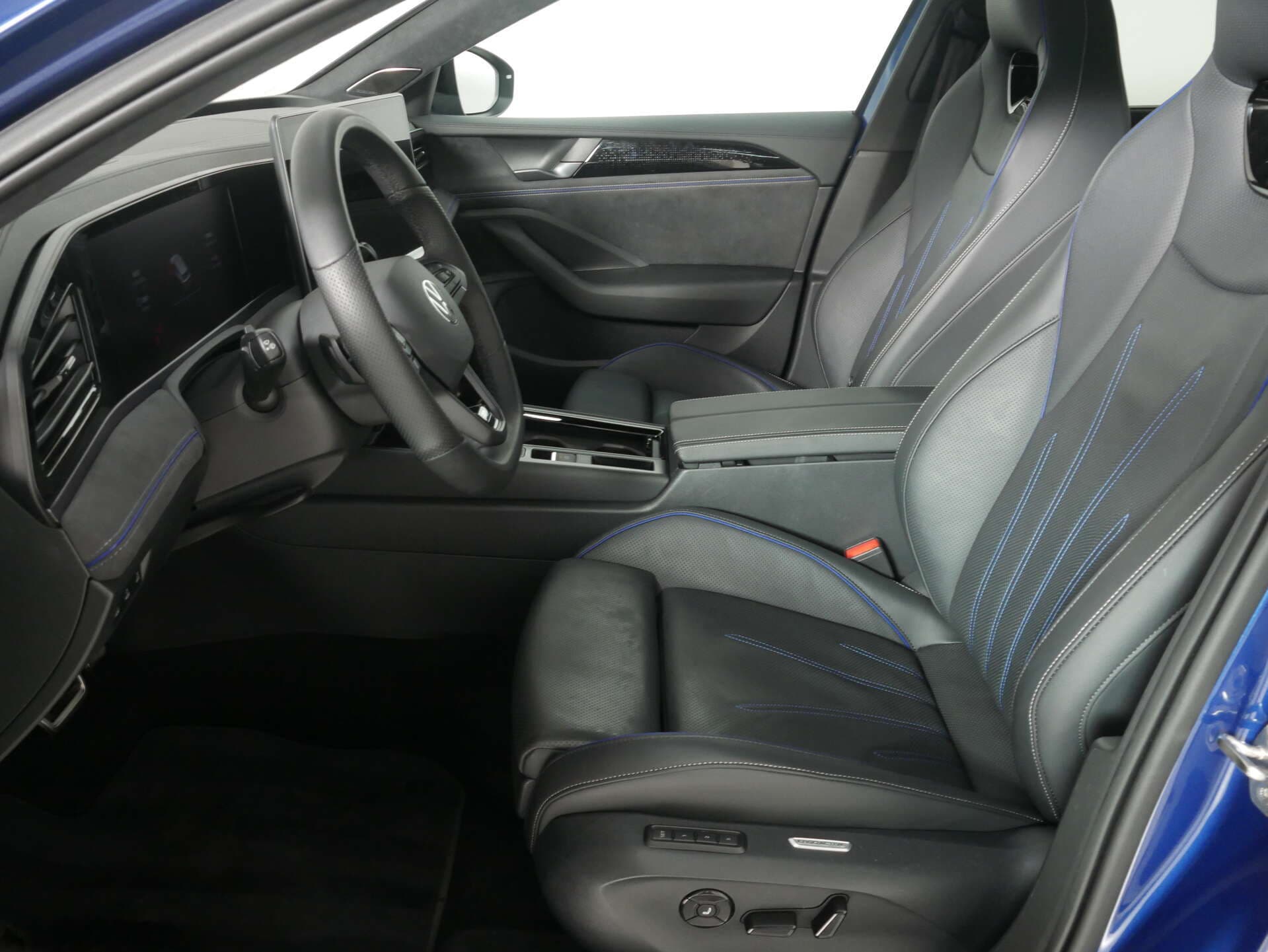 VOLKSWAGEN Passat, photo 12 sur 17