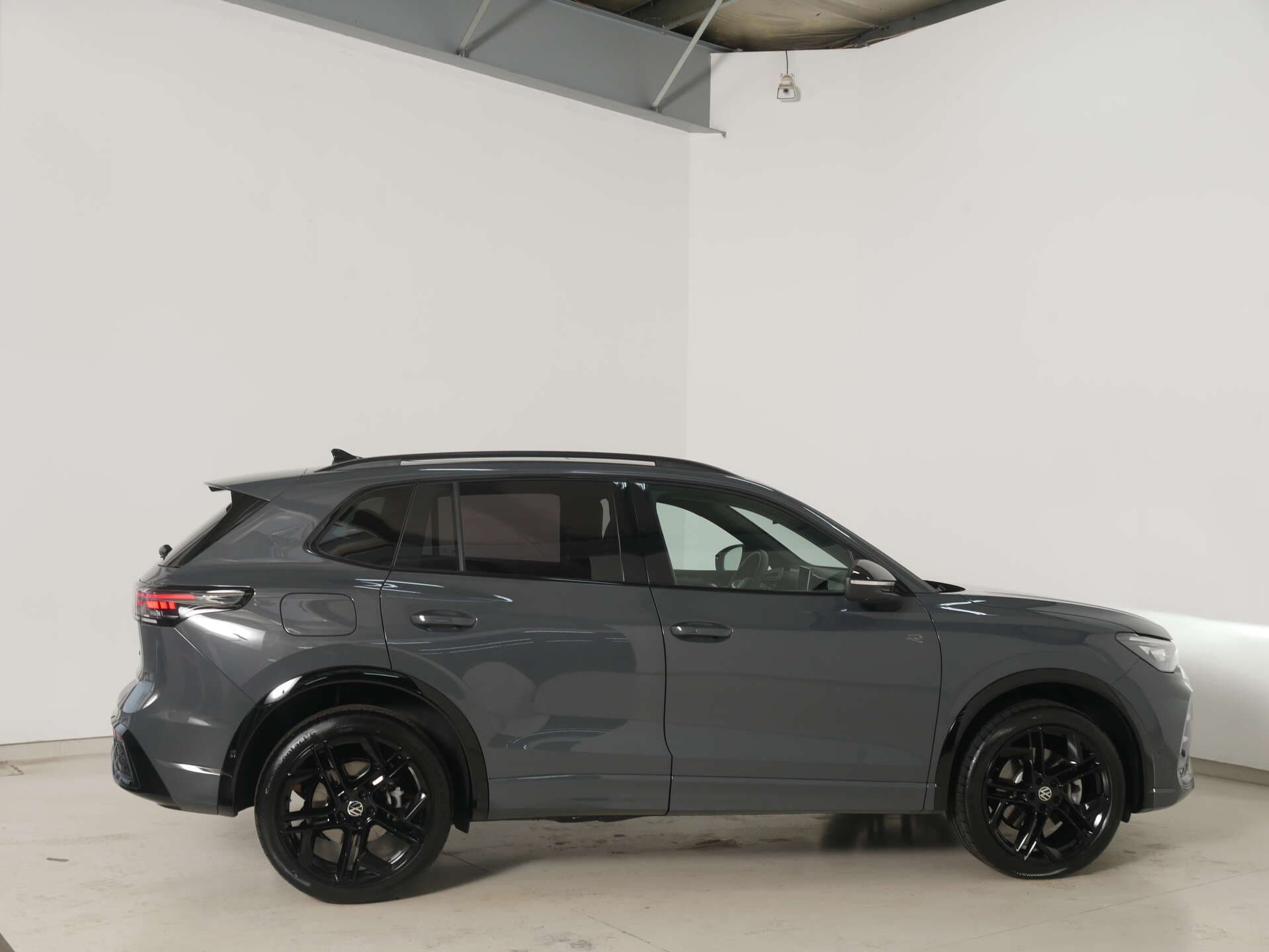 VOLKSWAGEN Tiguan, photo 2 sur 17