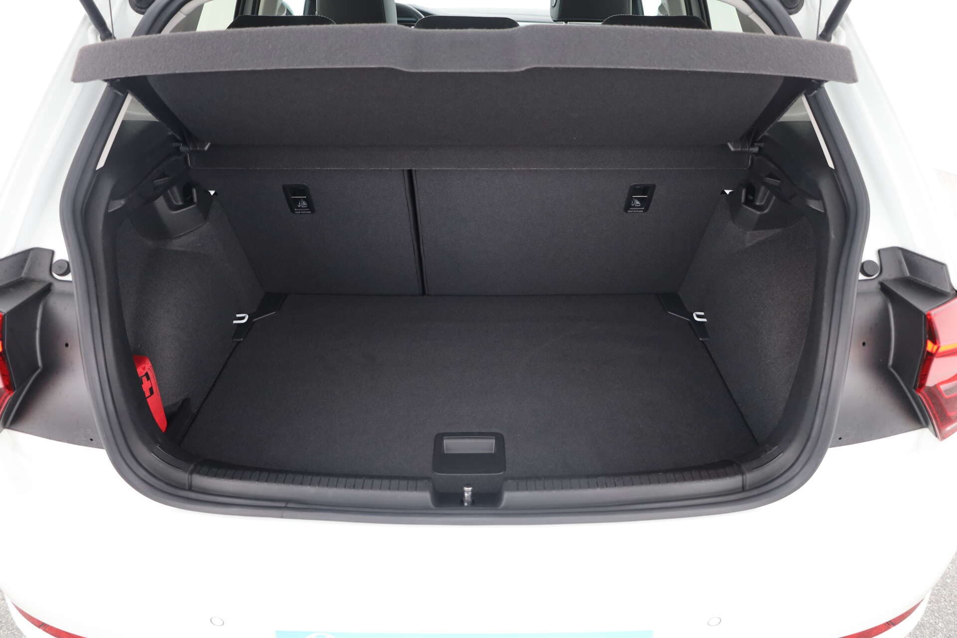 VOLKSWAGEN Polo, photo 13 sur 17