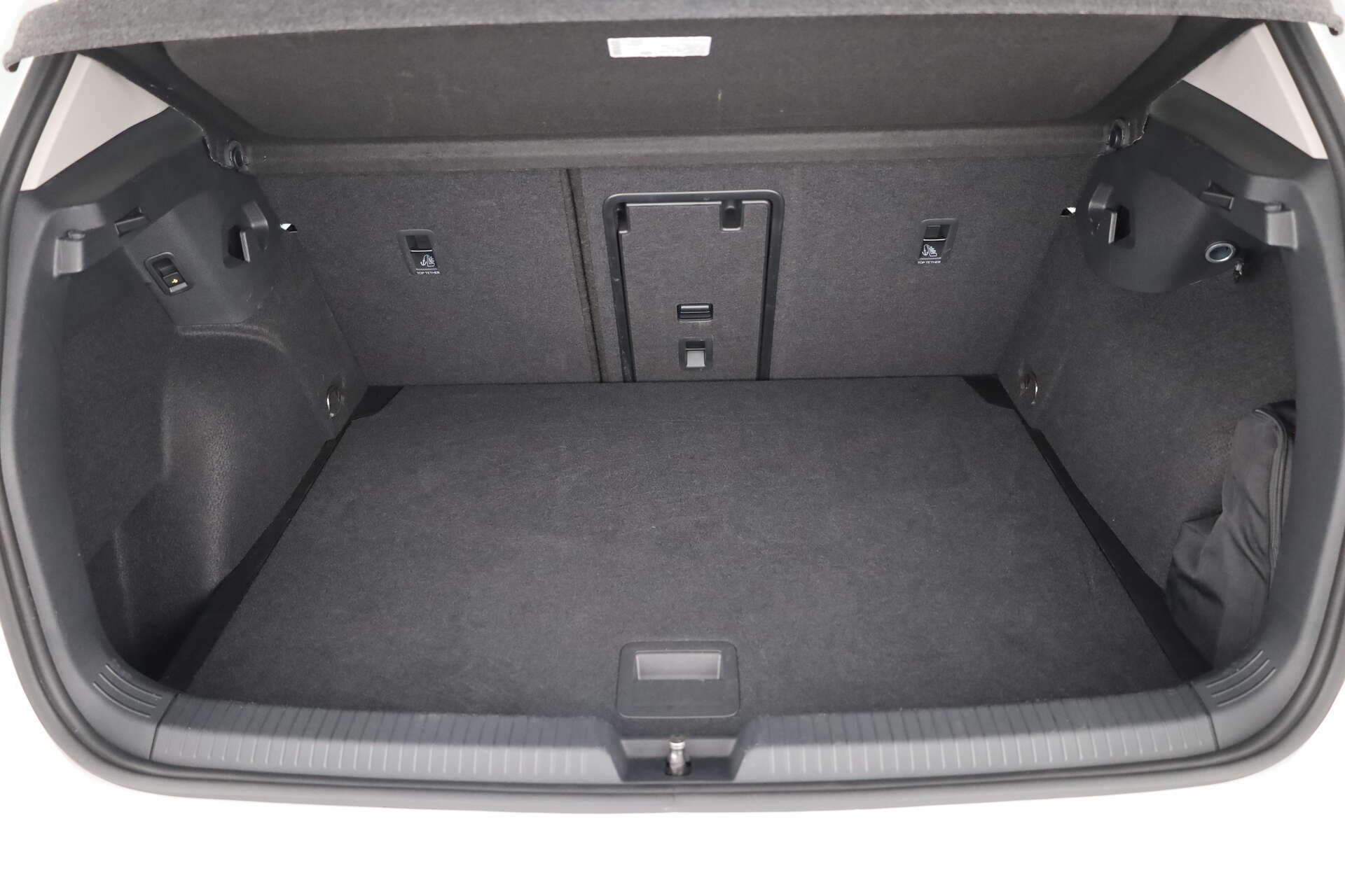 VOLKSWAGEN Golf, photo 13 sur 17