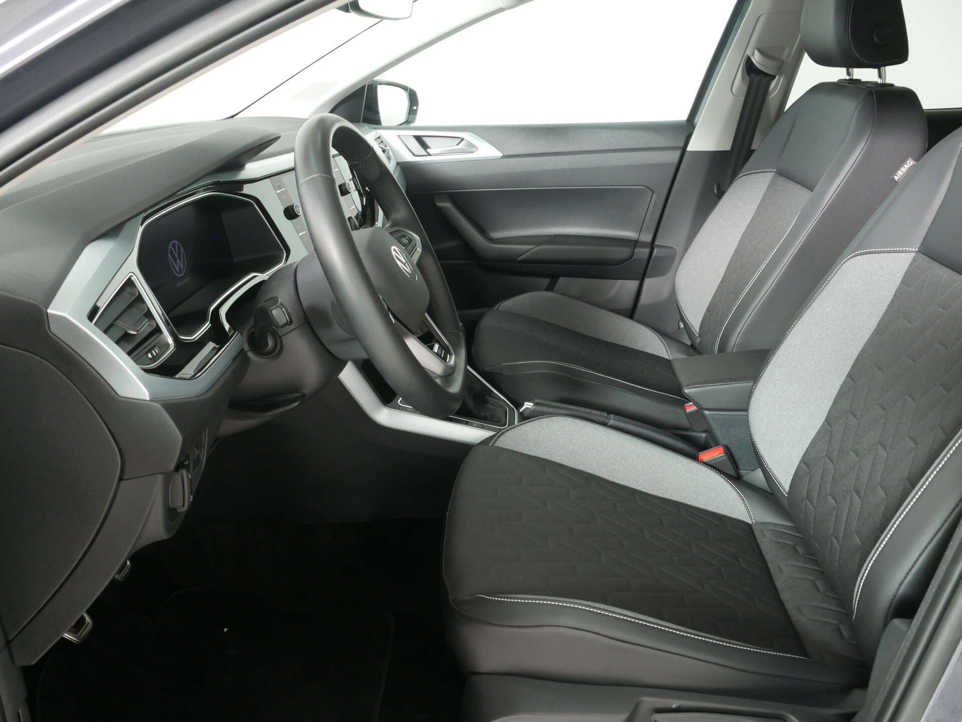 VOLKSWAGEN Polo, photo 9 sur 17