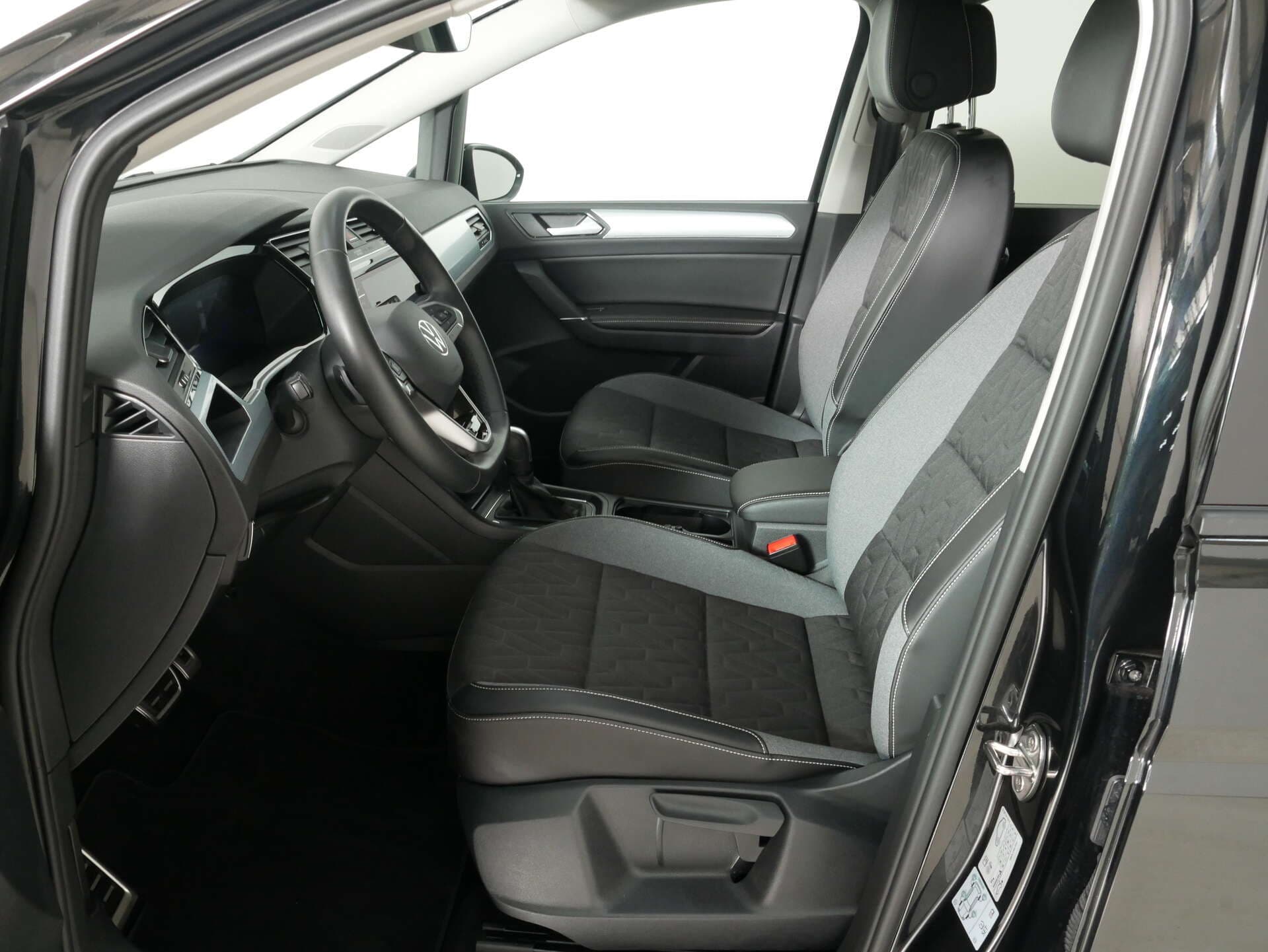 VOLKSWAGEN Touran, photo 15 sur 17