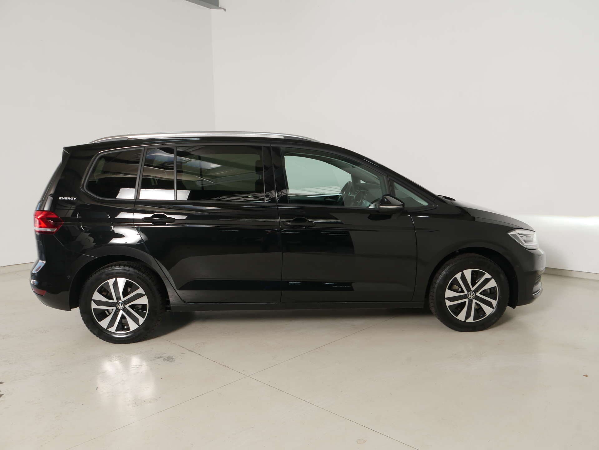 VOLKSWAGEN Touran, photo 8 sur 17