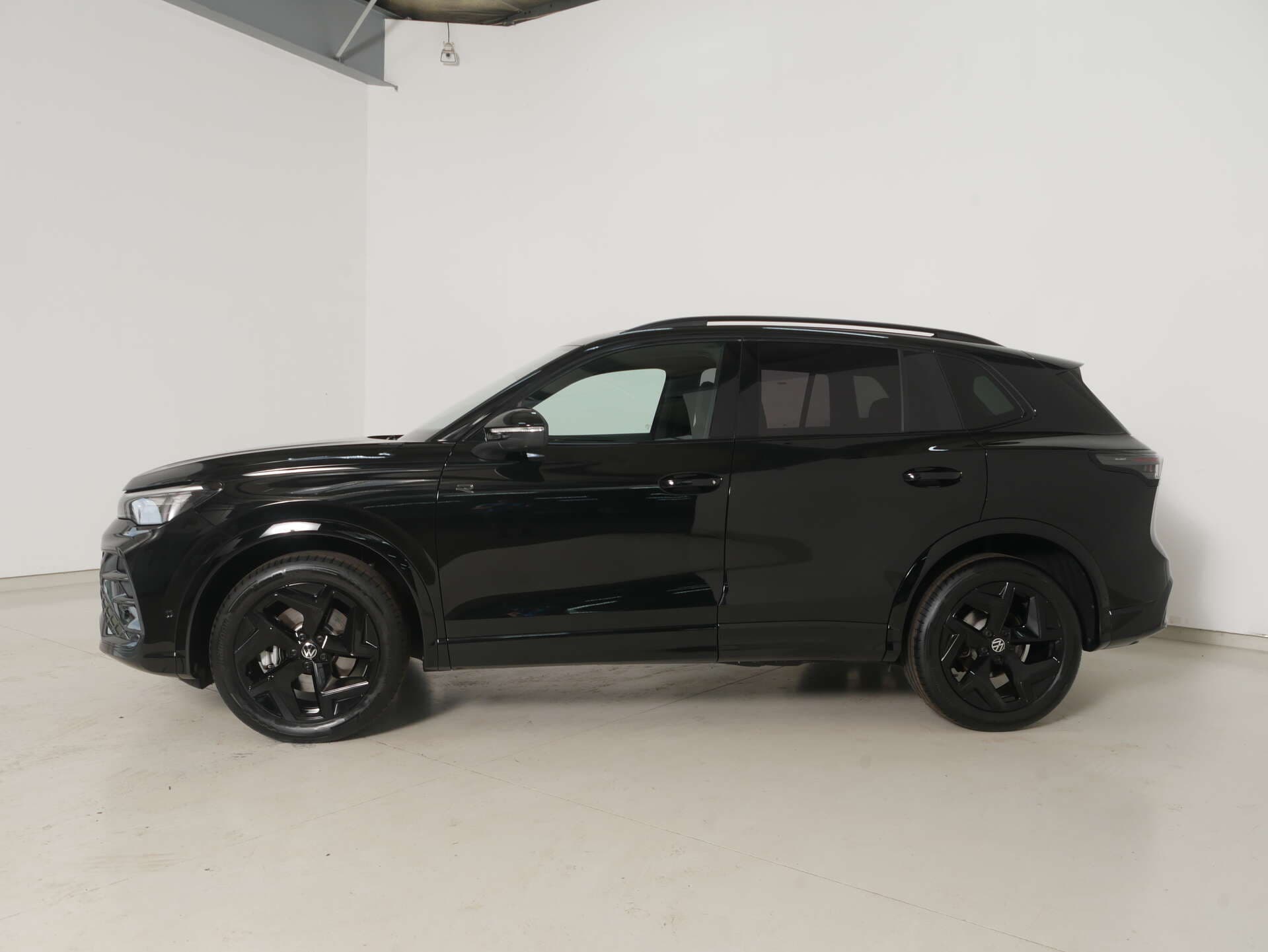 VOLKSWAGEN Tiguan, photo 2 sur 17
