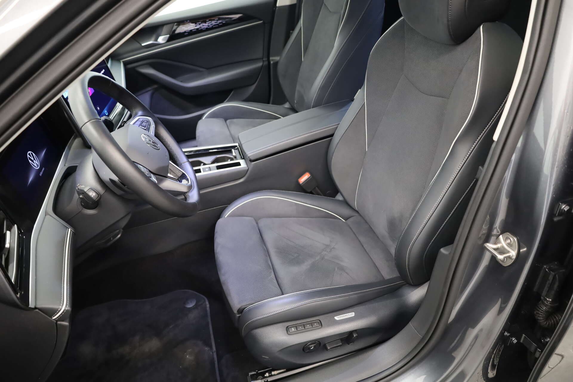 VOLKSWAGEN Passat, photo 6 sur 17