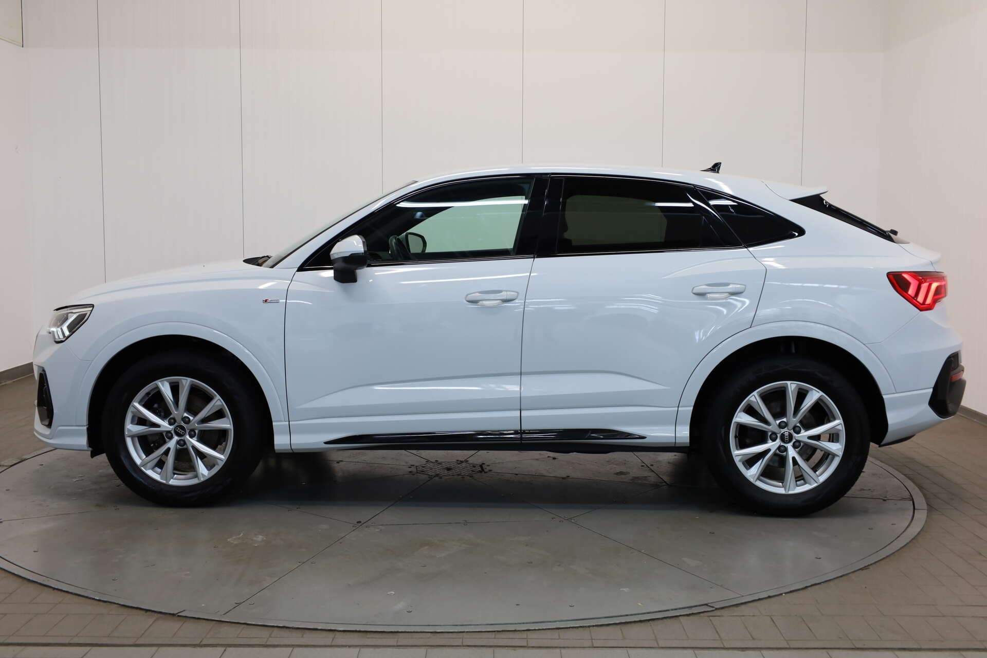 AUDI Q3 Sportback, photo 4 sur 17