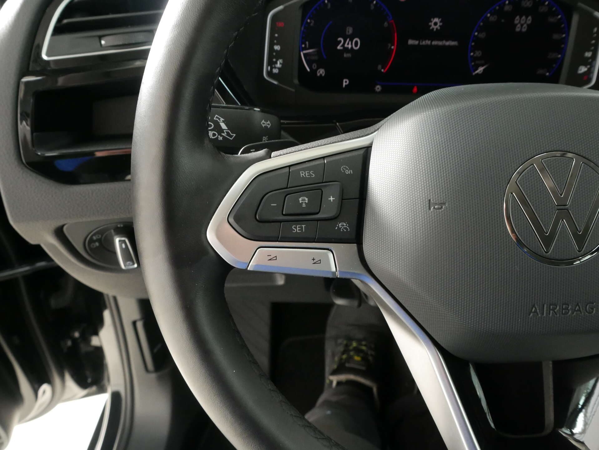 VOLKSWAGEN Touran, photo 12 sur 17