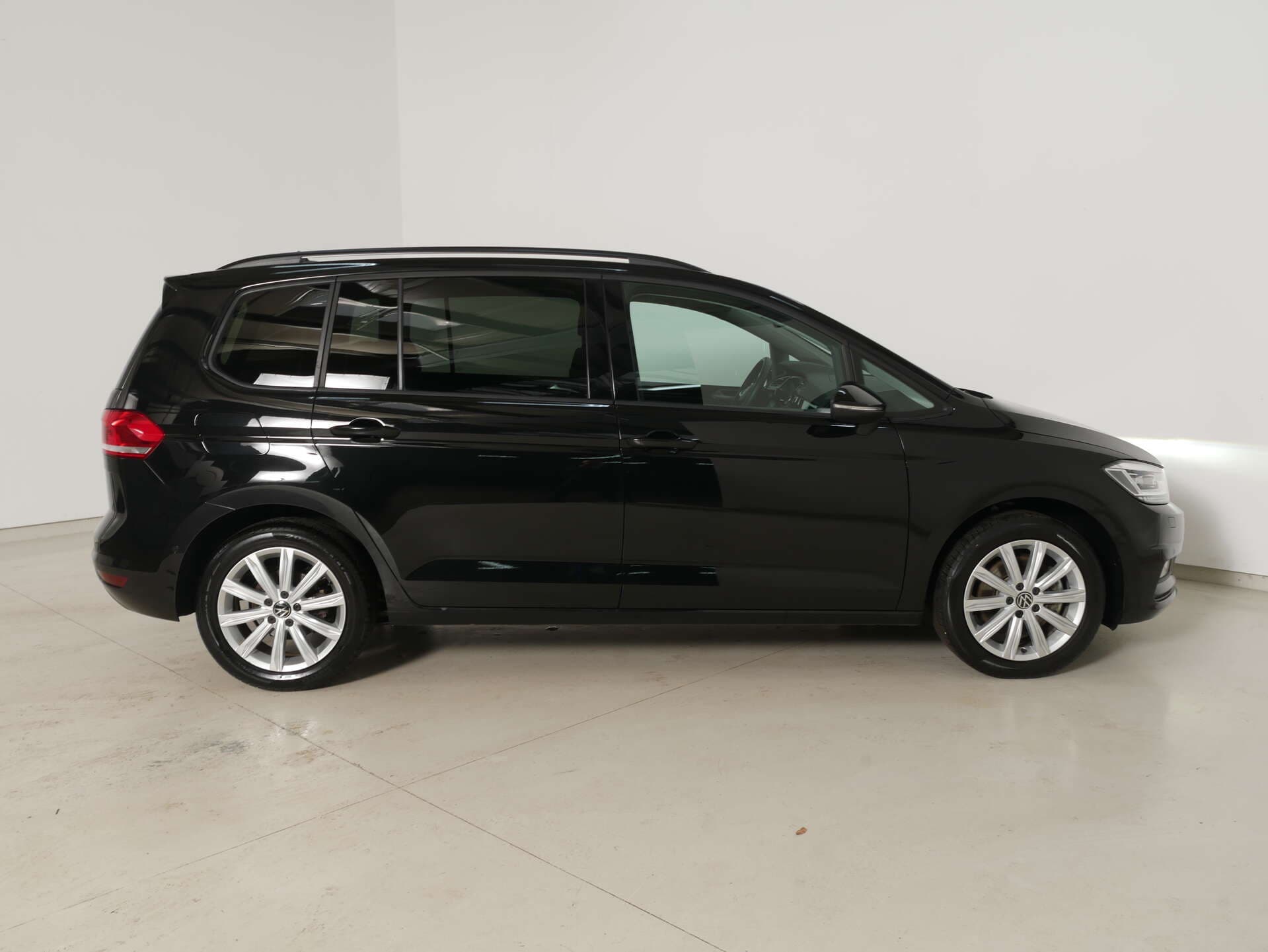 VOLKSWAGEN Touran, photo 8 sur 17