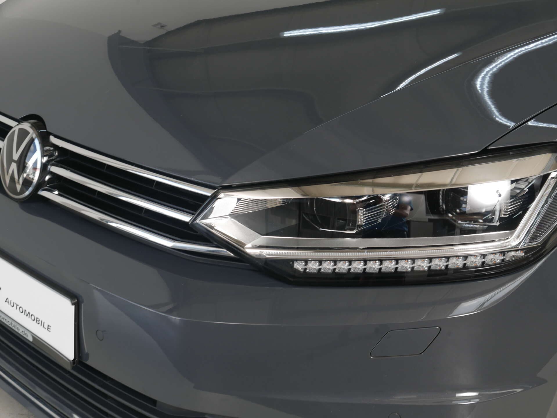 VOLKSWAGEN Touran, photo 2 sur 17