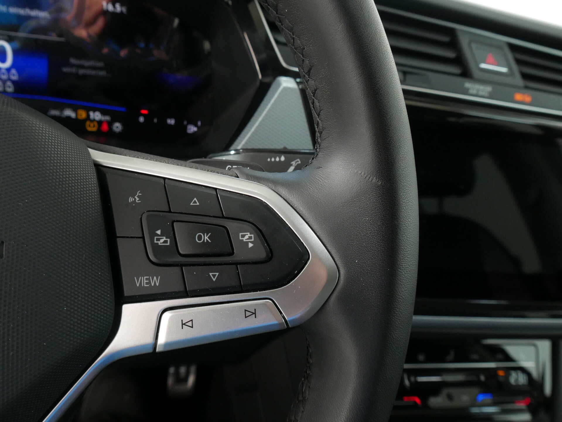 VOLKSWAGEN Touran, photo 12 sur 17