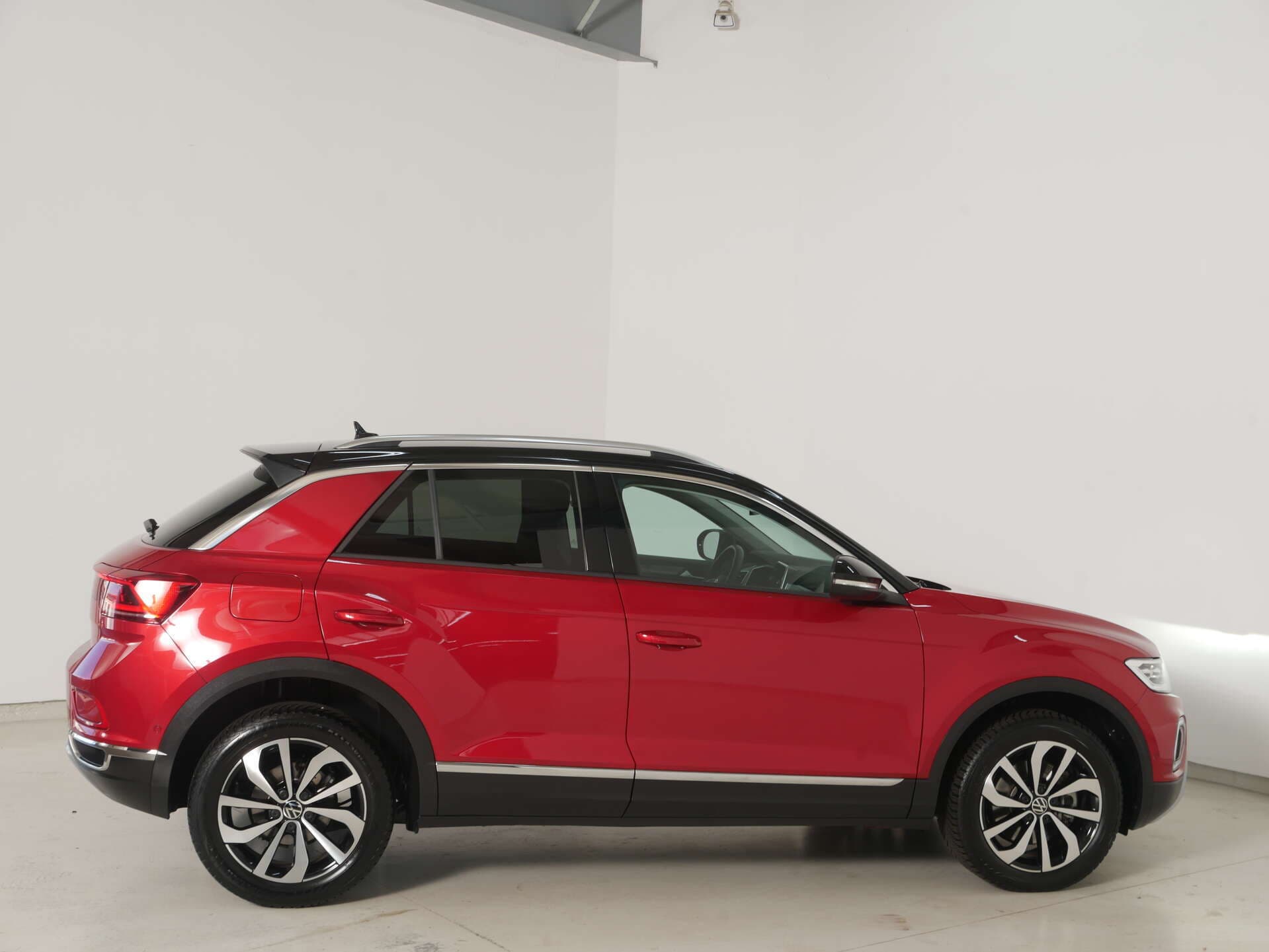 VOLKSWAGEN T-Roc, photo 2 sur 17
