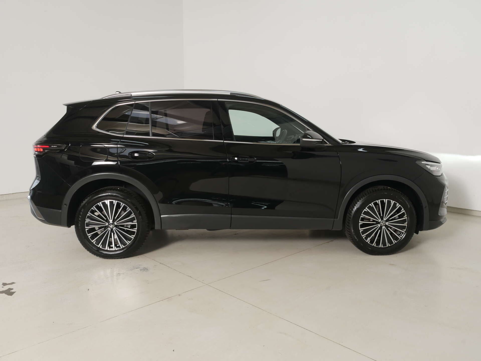 VOLKSWAGEN Tiguan, photo 2 sur 17