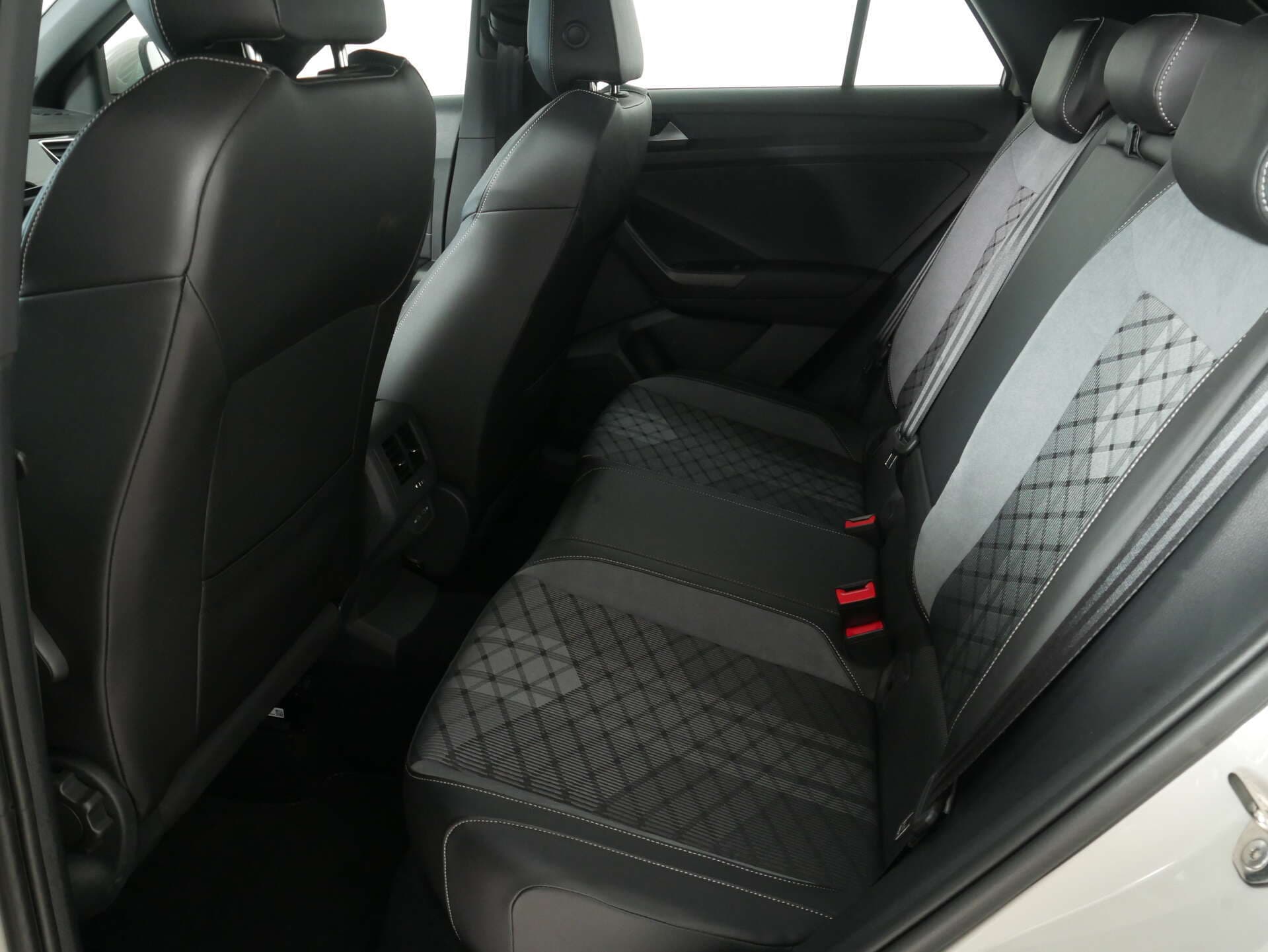 VOLKSWAGEN T-Roc, photo 12 sur 17
