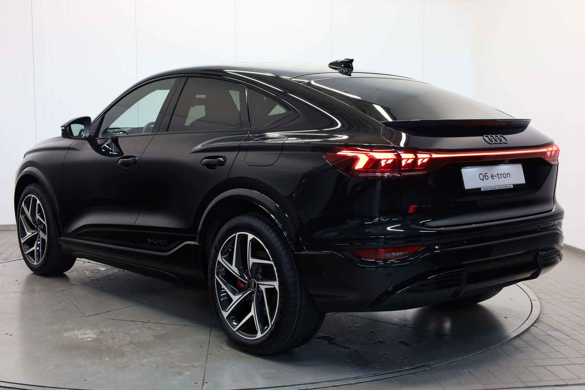 AUDI SQ6 Sportback, photo 3 sur 17