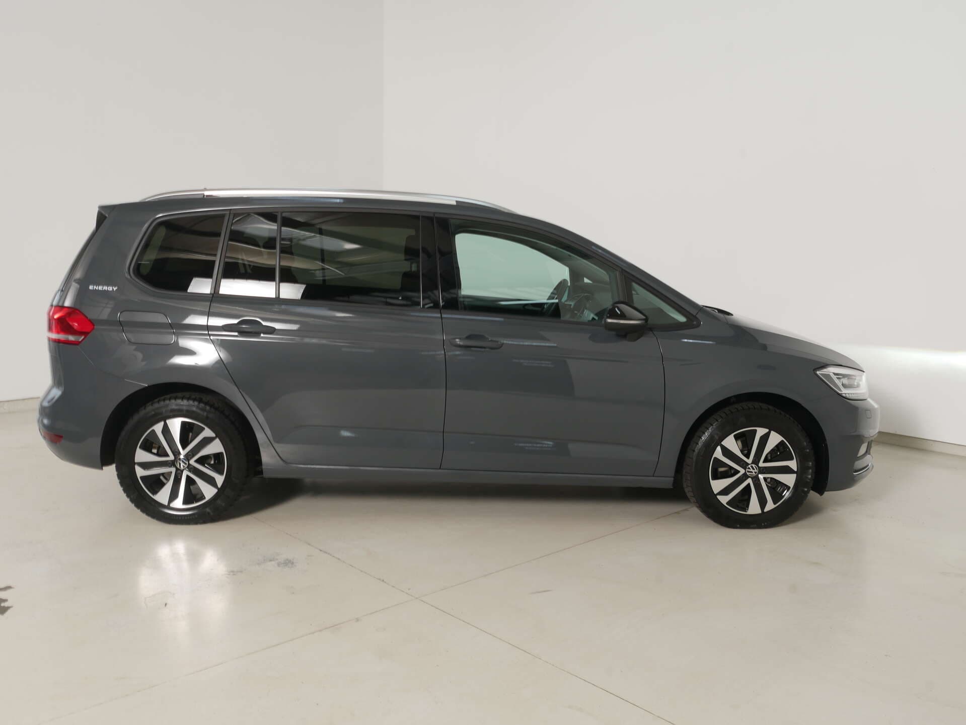 VOLKSWAGEN Touran, photo 2 sur 17